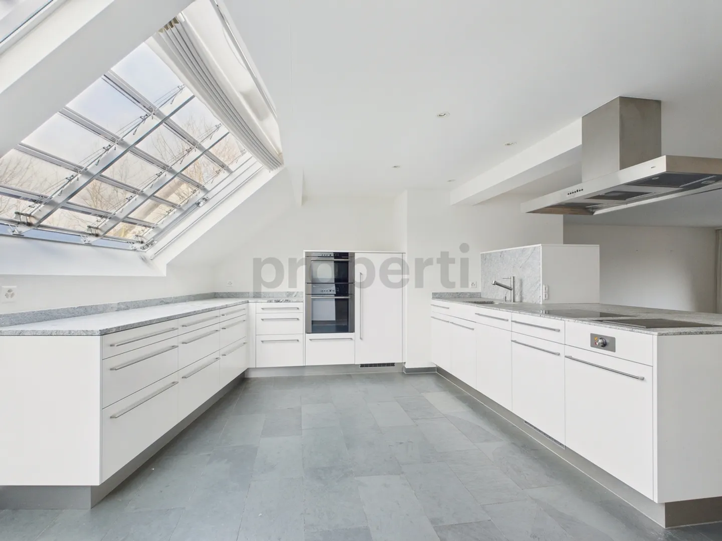 Maisonette moderne de 4,5 pièces avec grande terrasse à Biel-Benken - Photo 2 sur 11