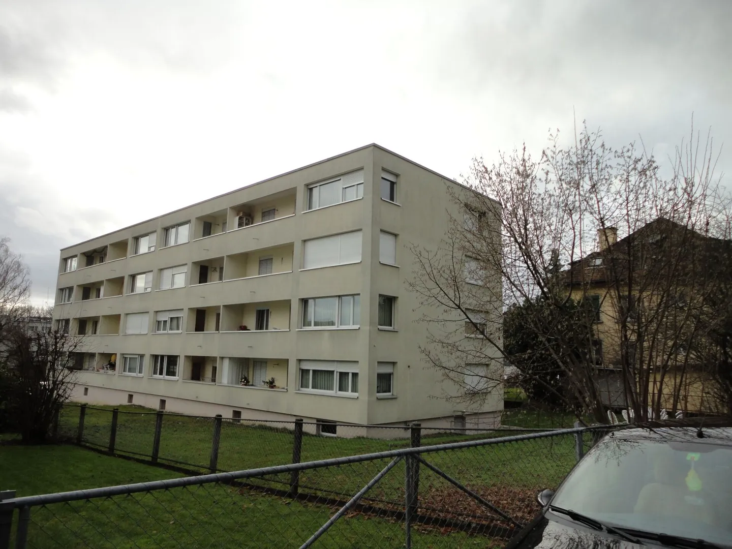 Ampio appartamento di 4,5 locali vicino alla città - Foto 1 di 13