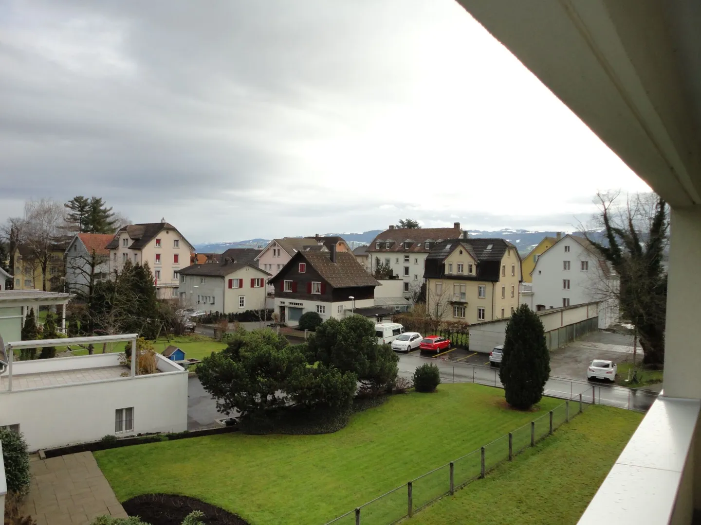 Ampio appartamento di 4,5 locali vicino alla città - Foto 13 di 13