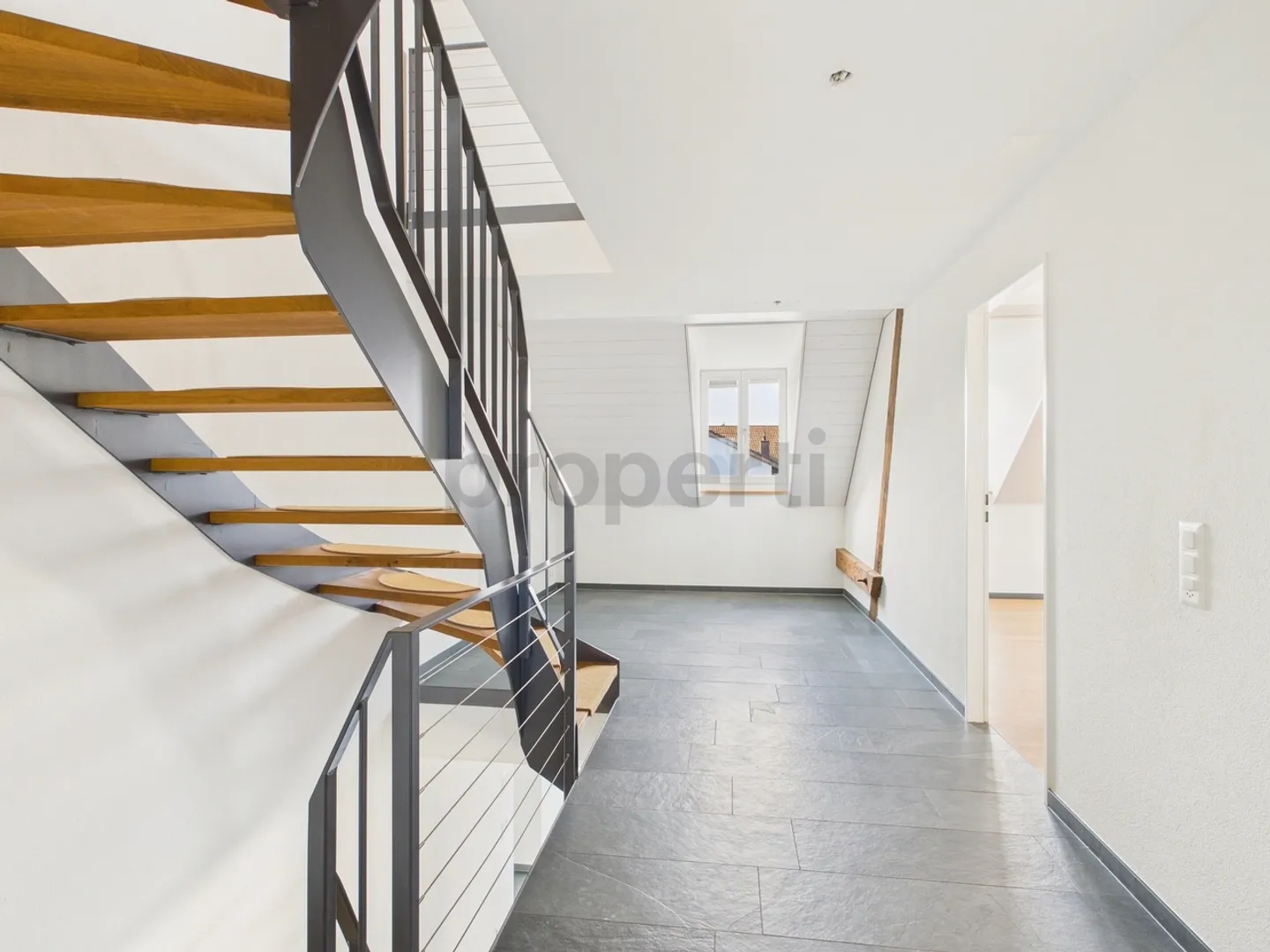 Maisonette moderne de 4,5 pièces avec grande terrasse à Biel-Benken - Photo 5 sur 11