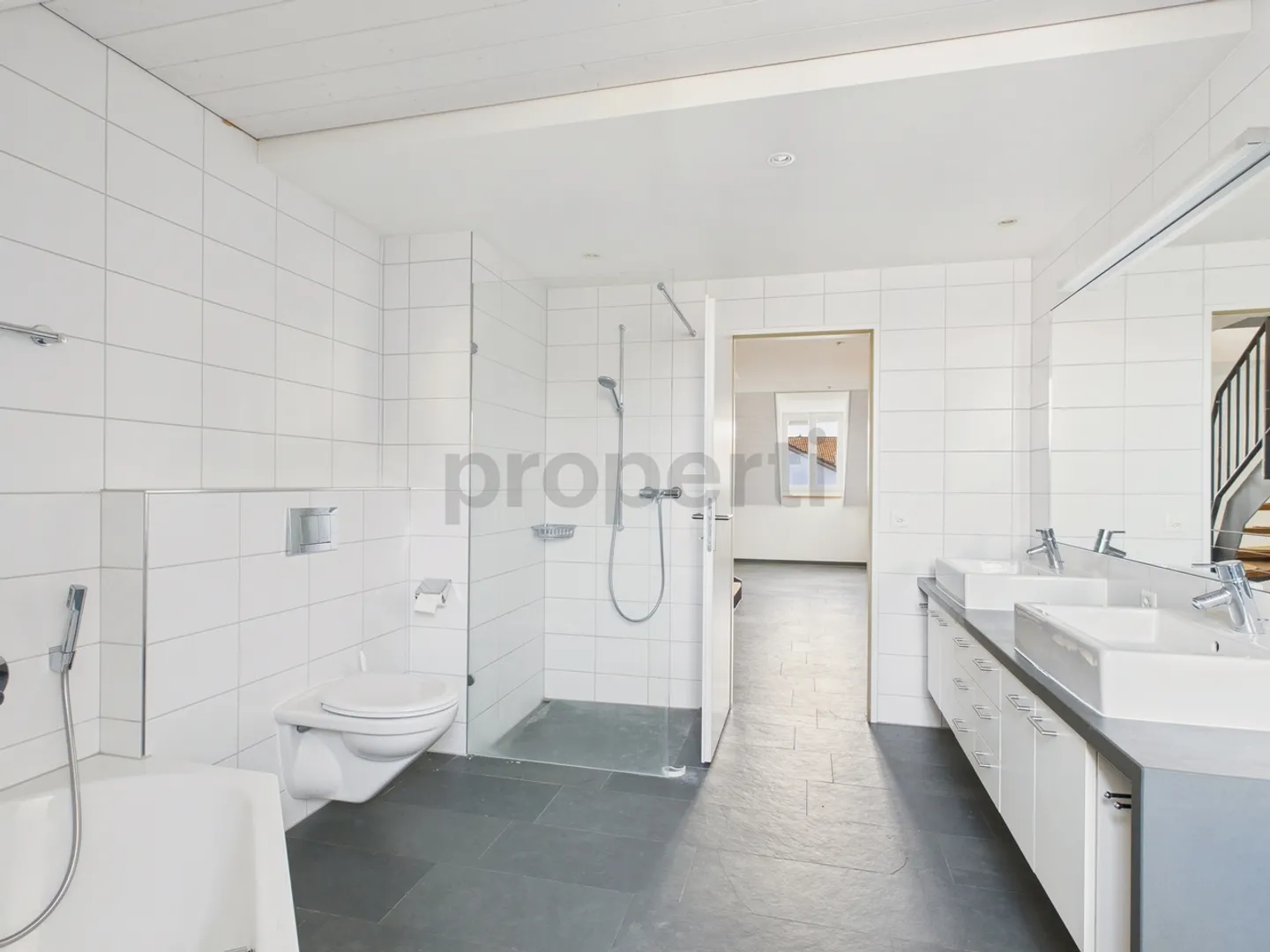 Maisonette moderne de 4,5 pièces avec grande terrasse à Biel-Benken - Photo 9 sur 11