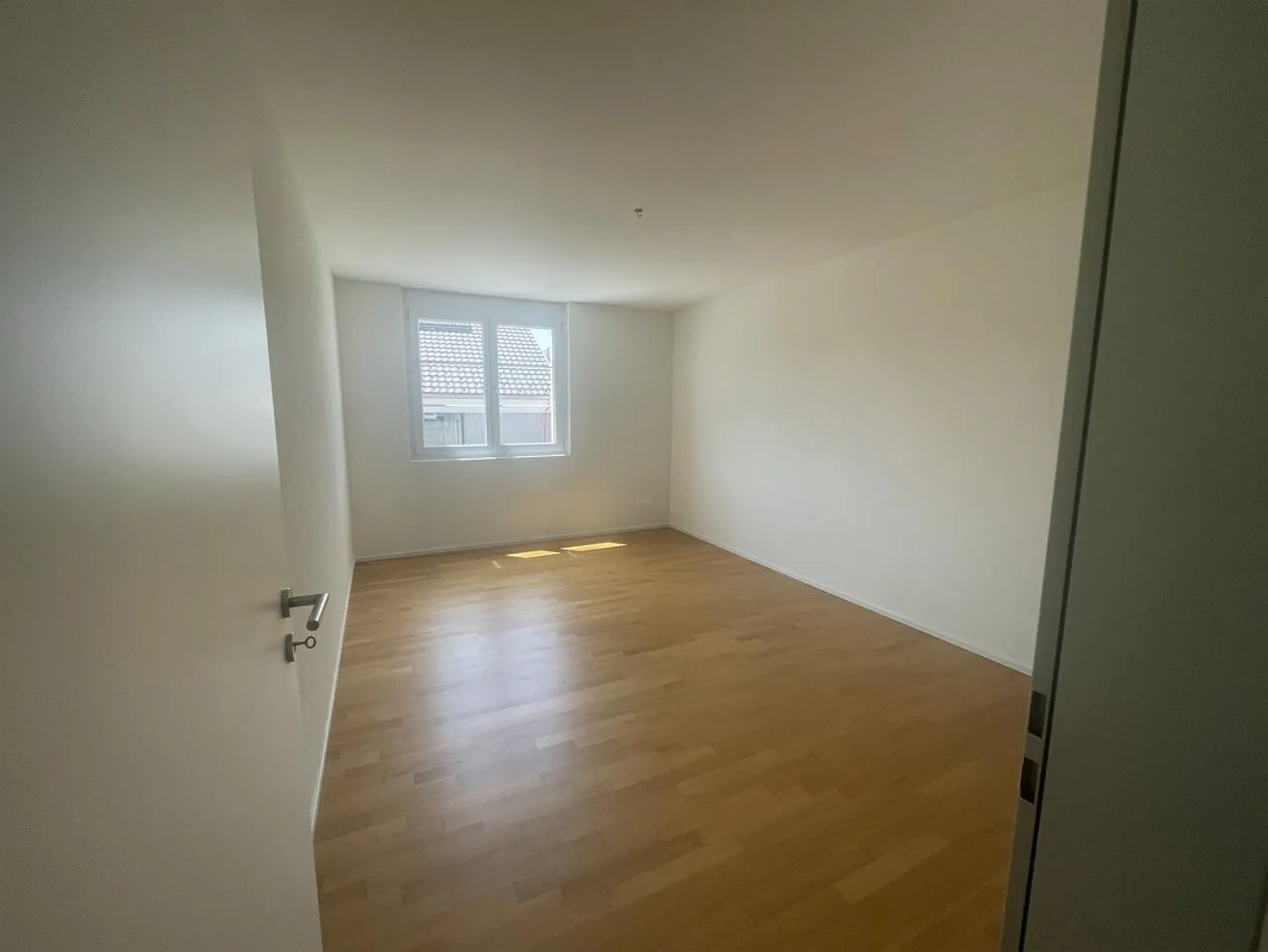 Top modern ground floor apartment - Photo 5 of 10