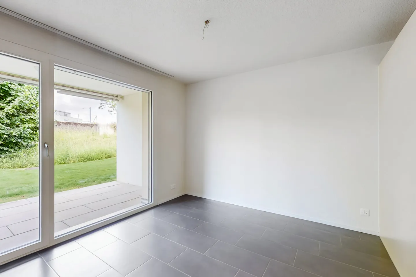 Your retreat with private seating area - stylish living, peaceful life! - Photo 4 of 7
