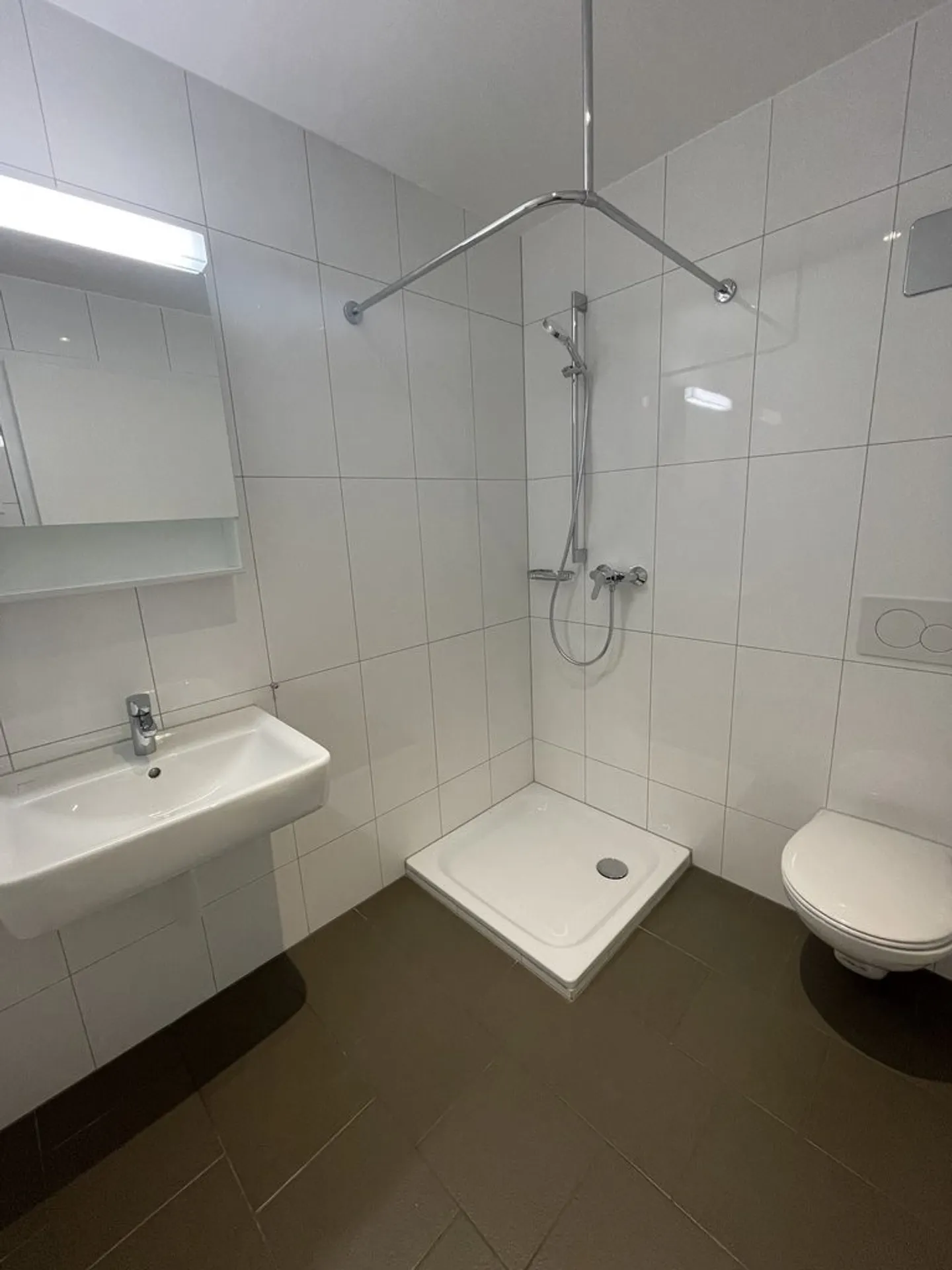 Modern Apartment in Urban Area - Photo 6 of 6