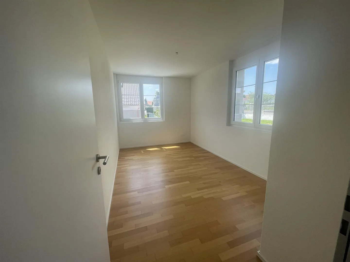 Top modern ground floor apartment - Photo 6 of 10