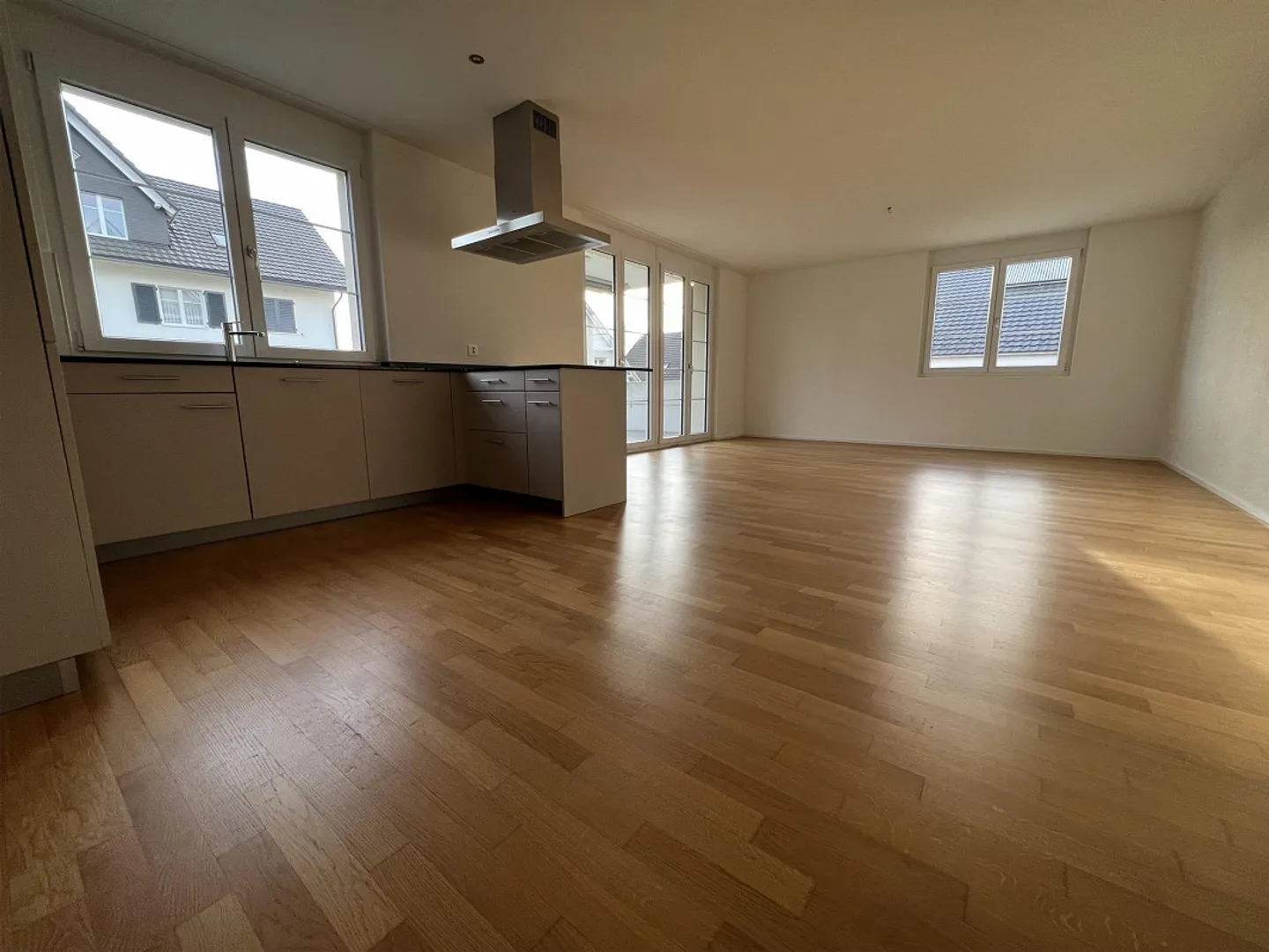 Top modern ground floor apartment - Photo 2 of 10