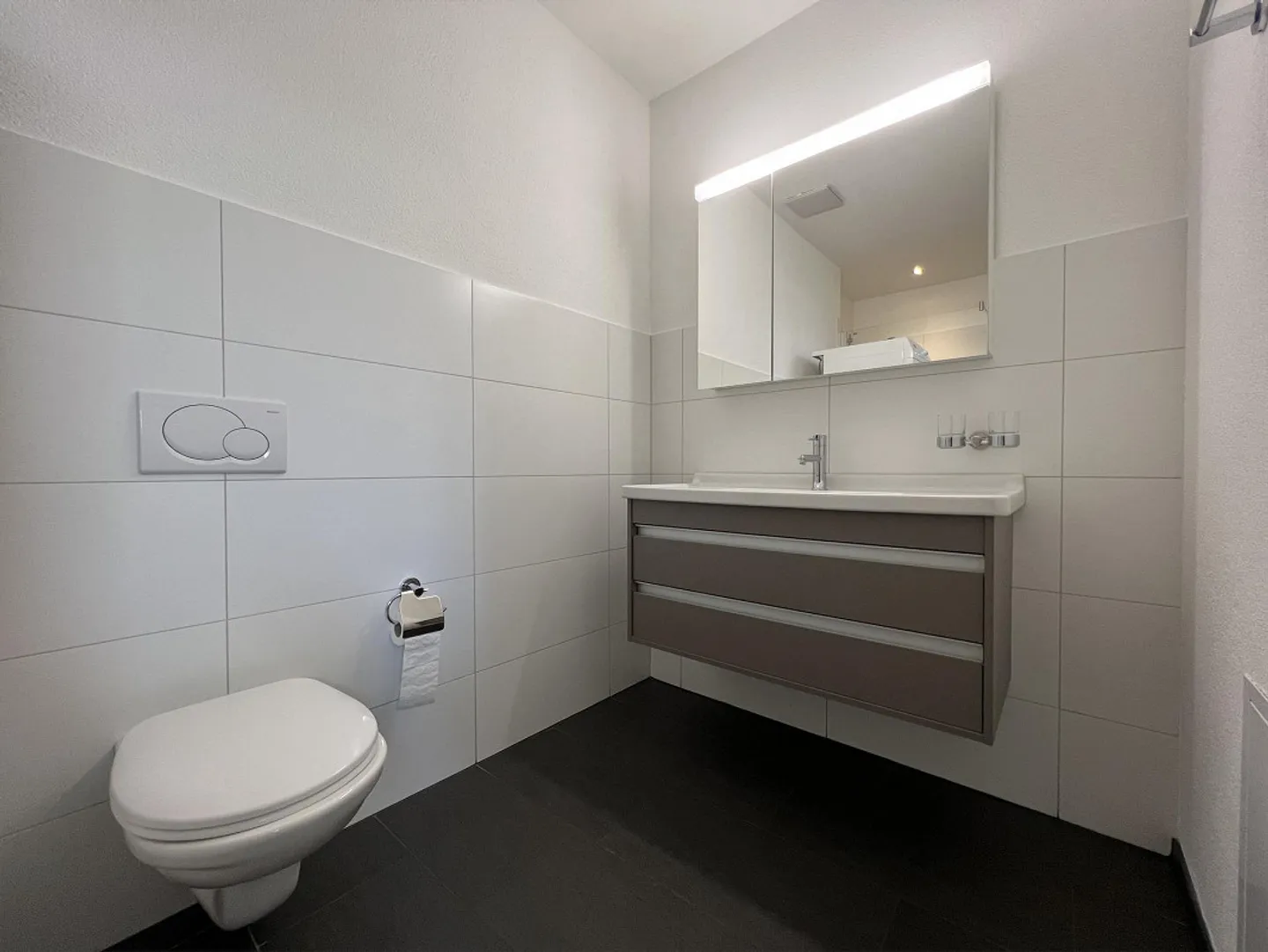 Top modern ground floor apartment - Photo 7 of 10