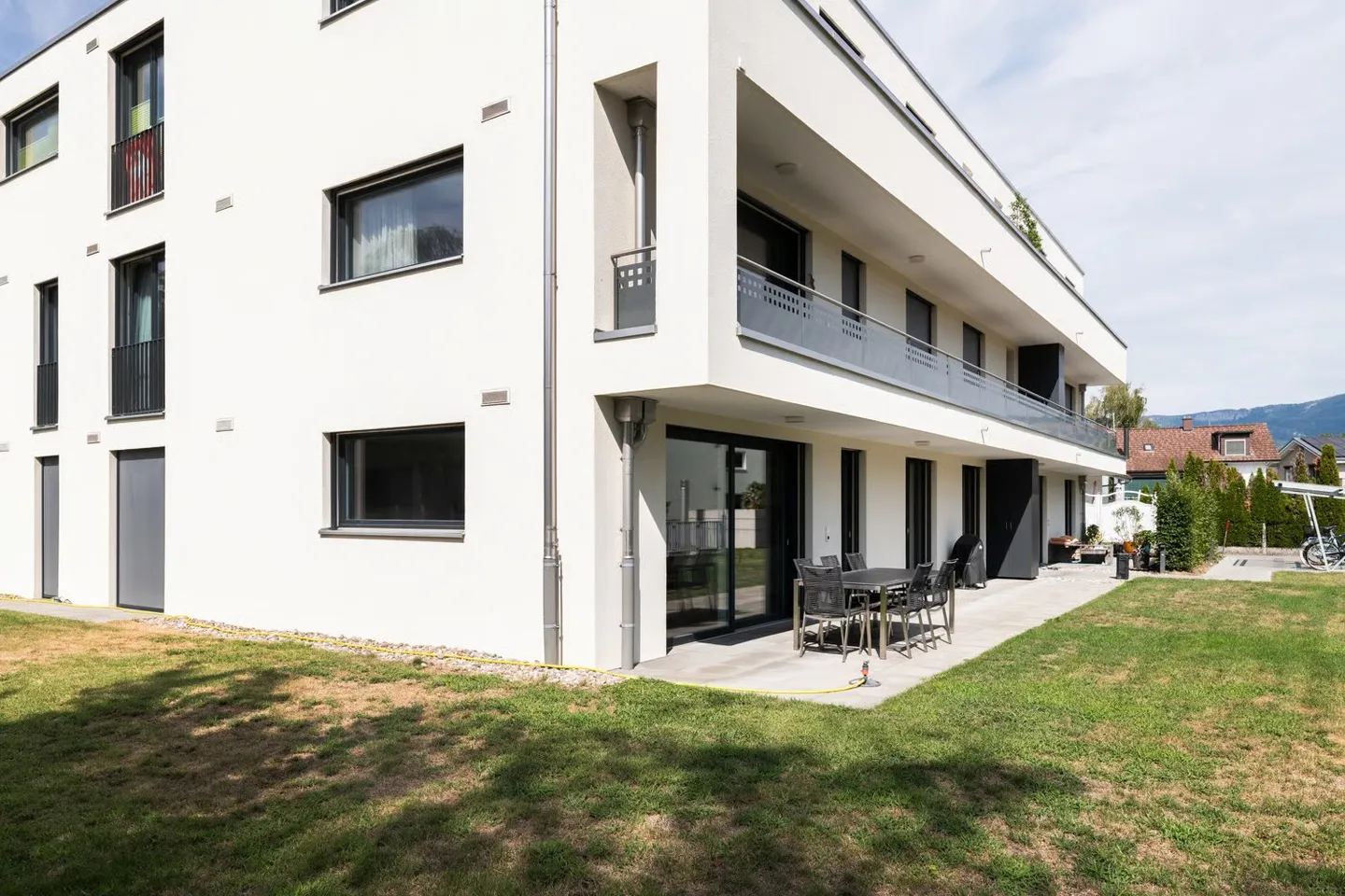 De haute qualité et confortable – Votre nouveau chez-vous avec terrasse de jardin donnant sur l'Oeschbach - Photo 9 sur 16