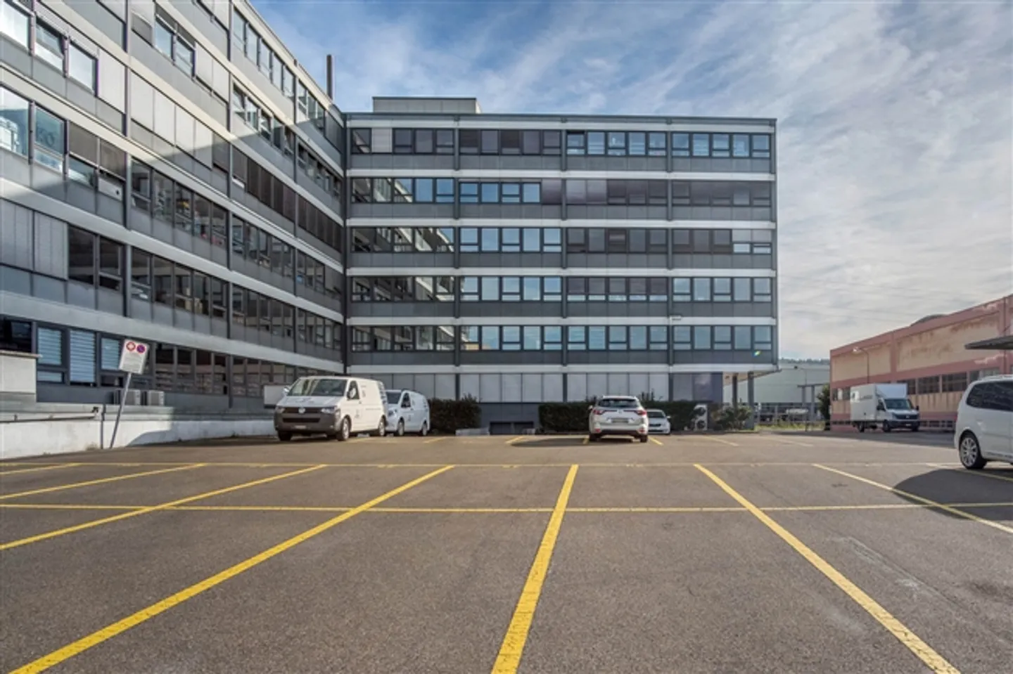 Work where flexibility meets infrastructure - Photo 7 of 8