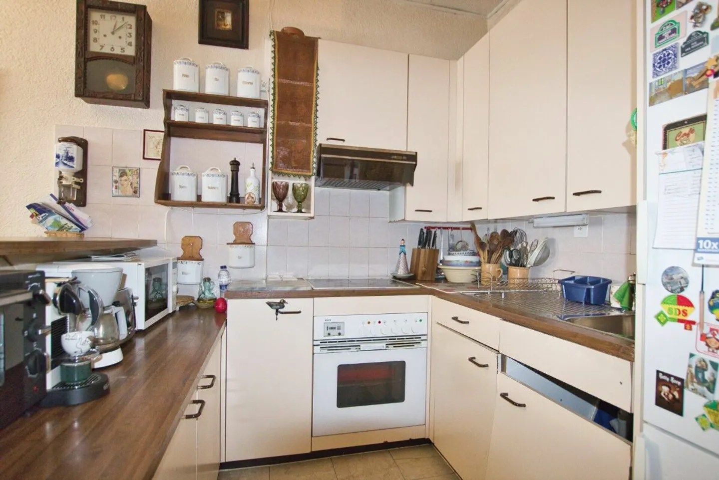 Charming Apartment in Central Location - Photo 3 of 6