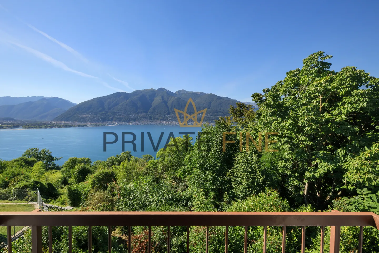 Villa mit Seesicht und Garten - Foto 3 von 23