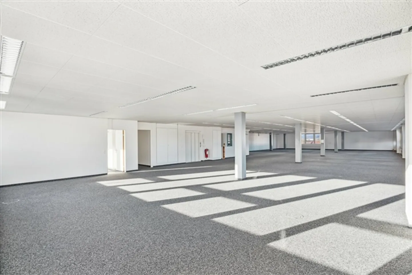 Work where flexibility meets infrastructure - Photo 2 of 8