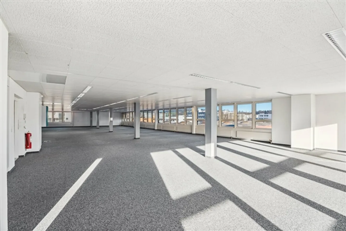 Work where flexibility meets infrastructure - Photo 3 of 8