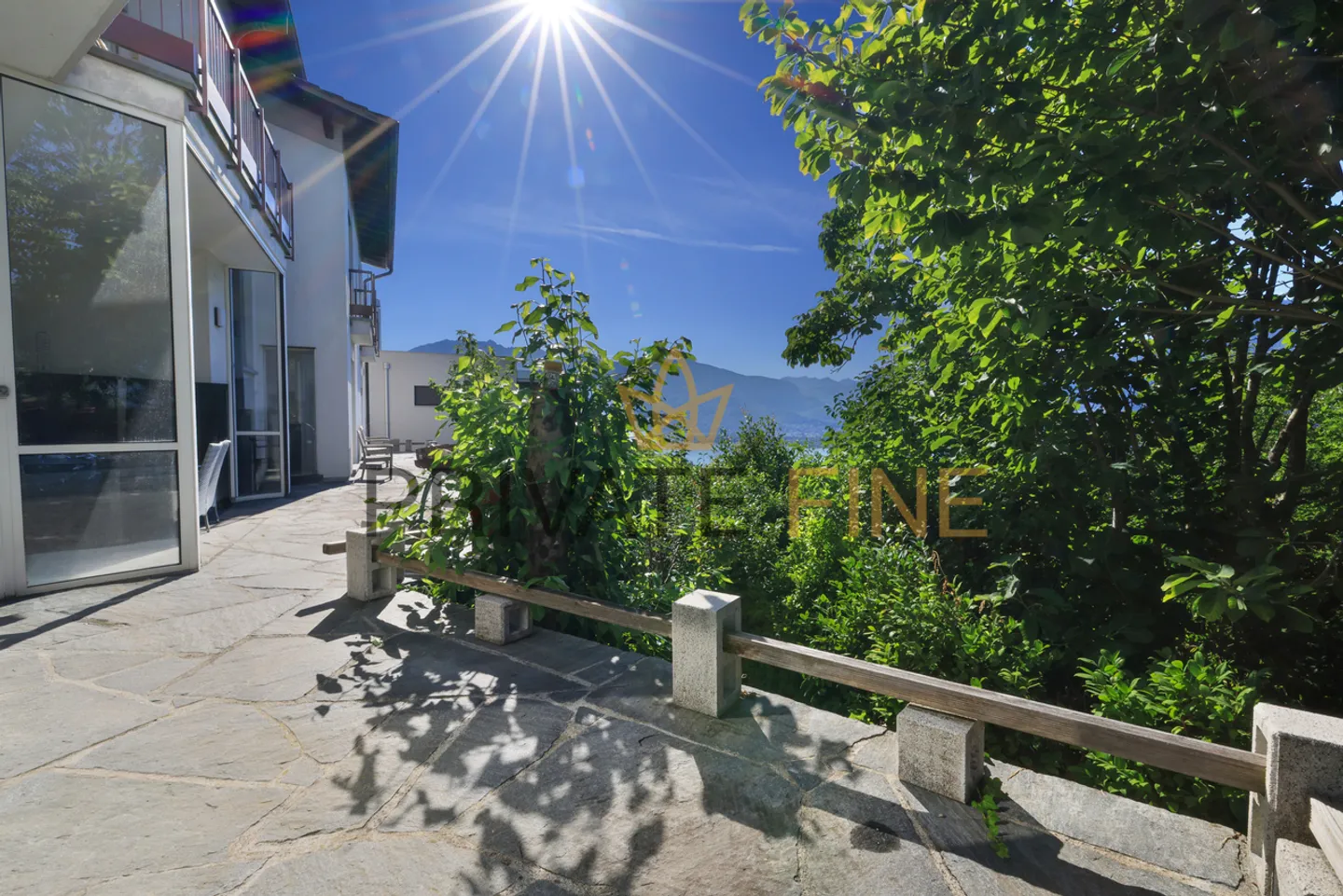 Villa mit Seesicht und Garten - Foto 19 von 23