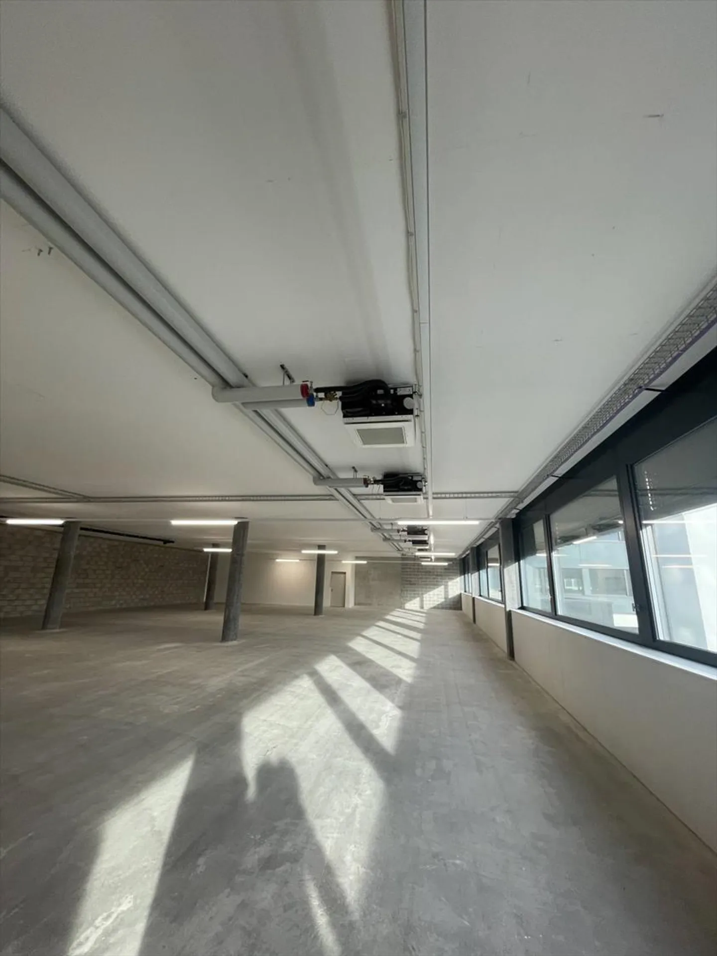 Superfici di laboratorio 630m2 - Zona industriale di PLO - Foto 2 di 7