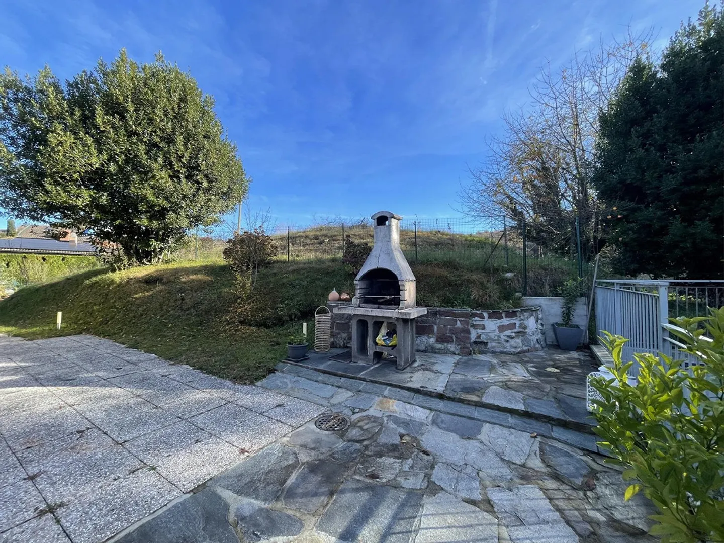 BELLE MAISON INDIVIDUELLE 4.5 AVEC GRAND JARDIN - Photo 3 sur 13