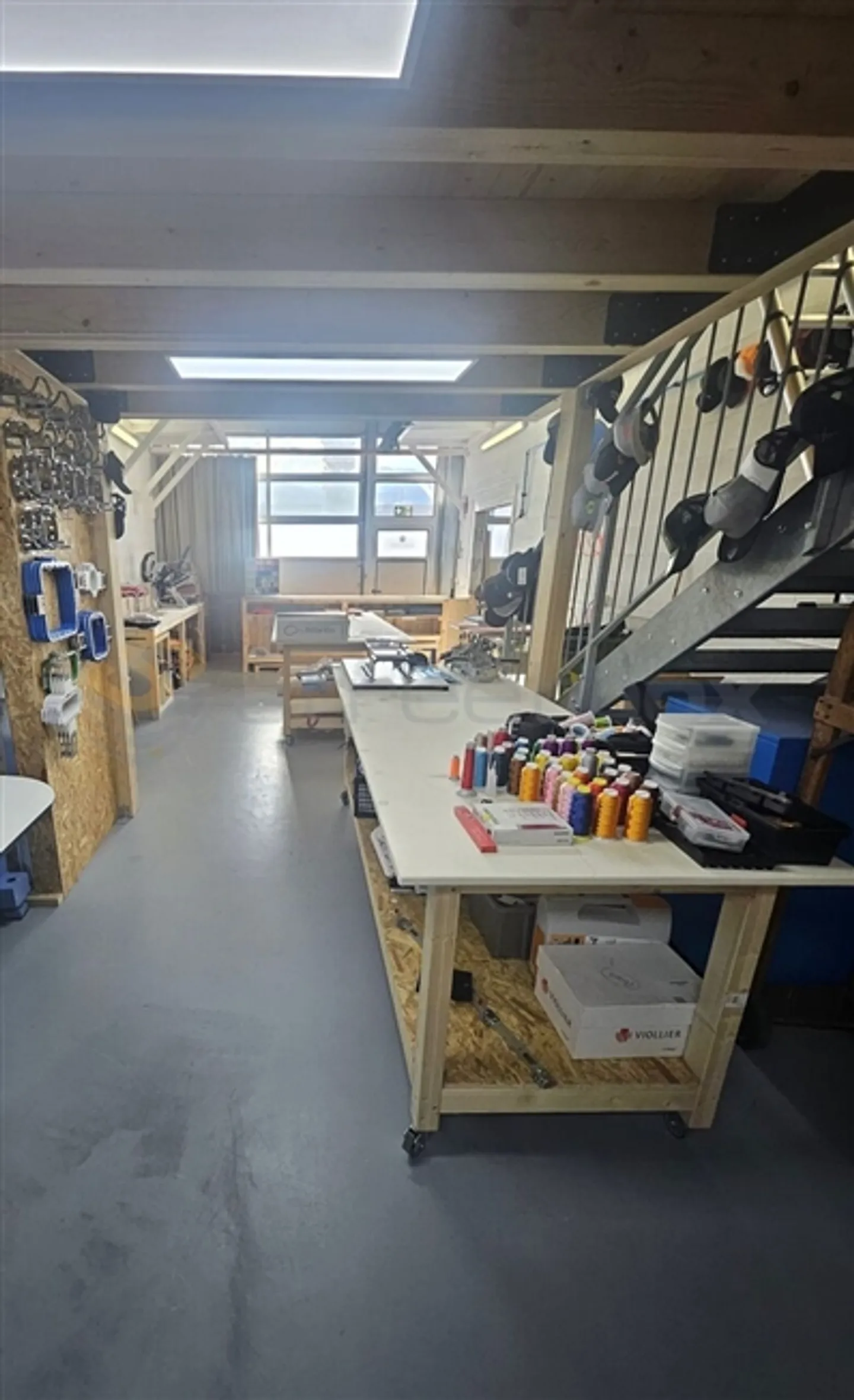 115 m2 Streetbox very well located! Box n°33 - Photo 2 of 6