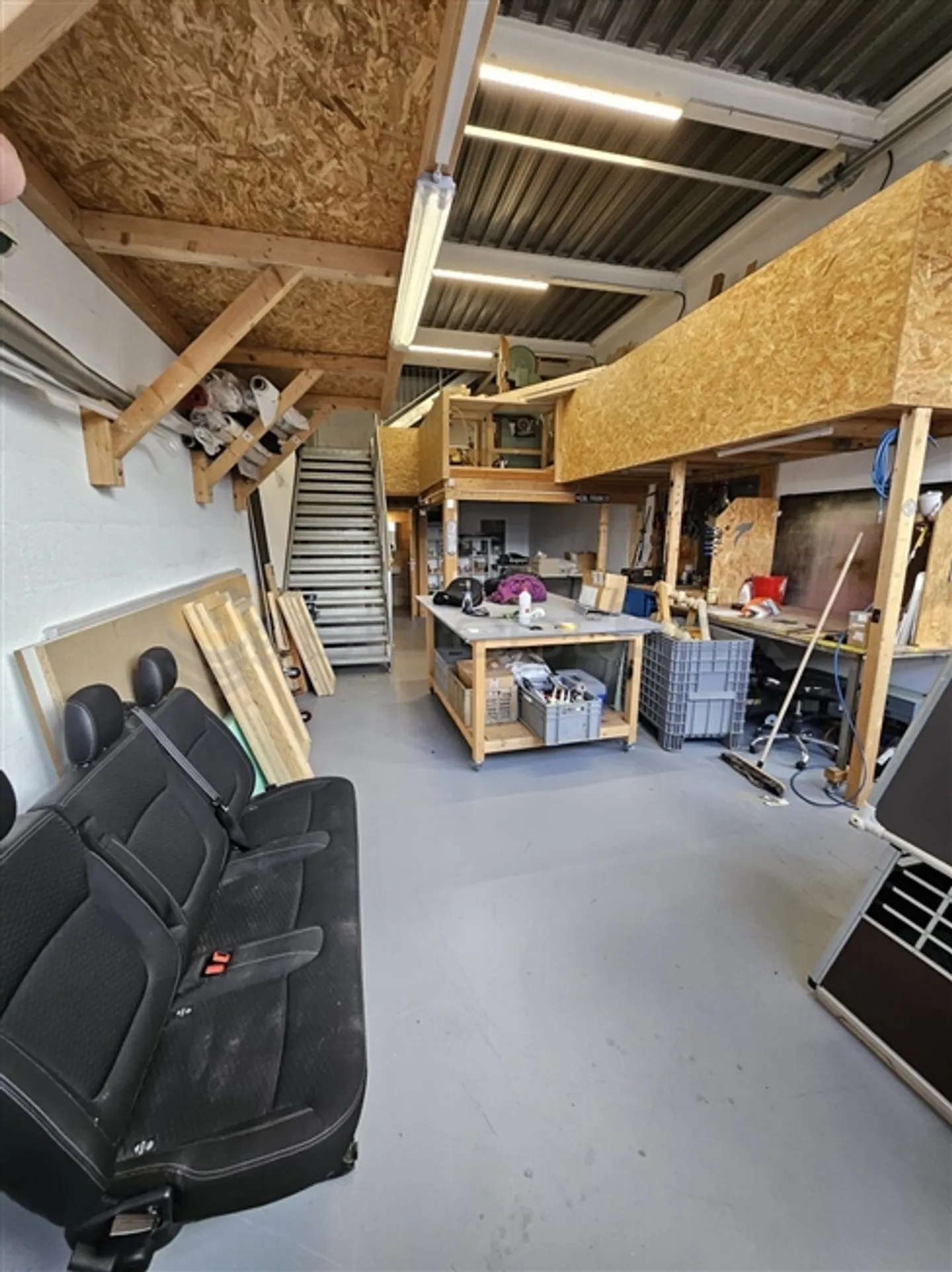 115 m2 Streetbox very well located! Box n°33 - Photo 3 of 6