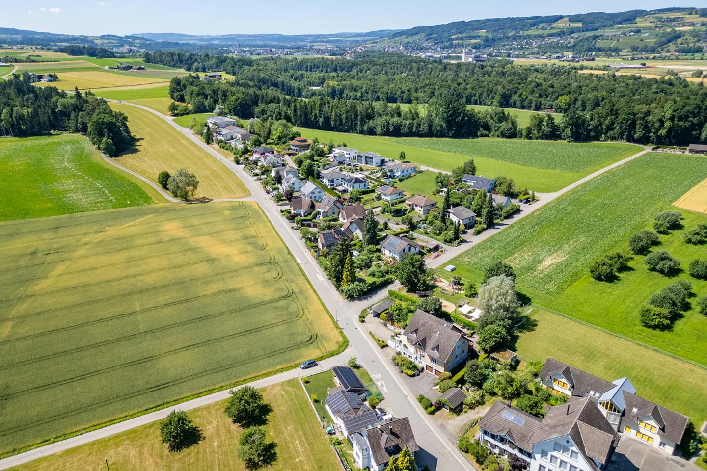 Gepflegtes Mehrfamilienhaus mit schönem Umschwung - Foto 2 von 28