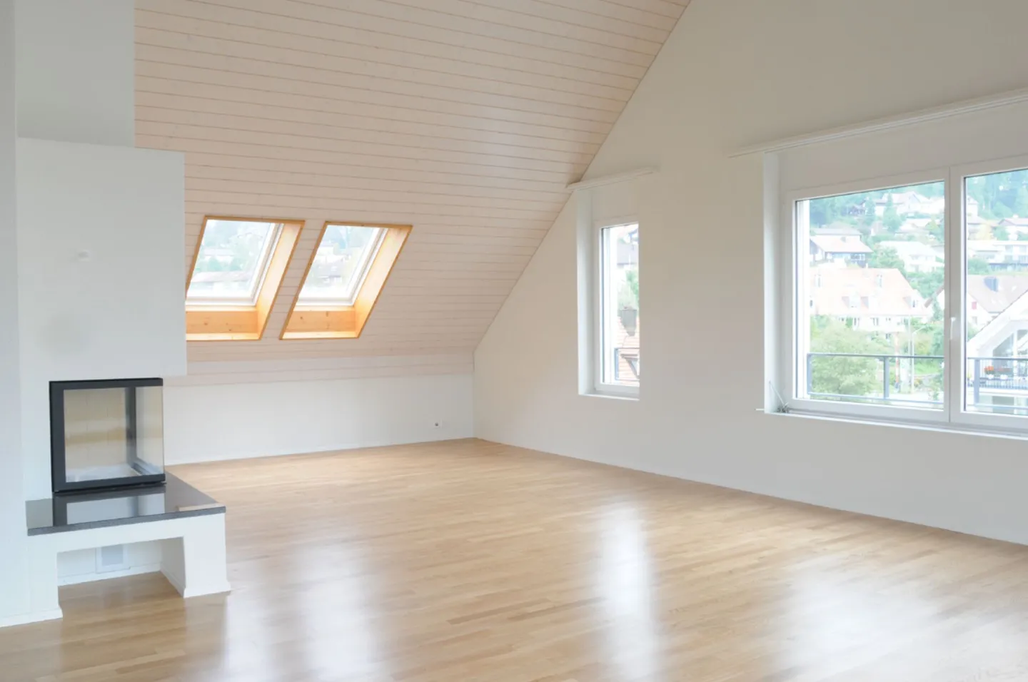 Spacious 4.5-room maisonette apartment with gallery, terrace, and flexible living concept - Photo 5 of 14