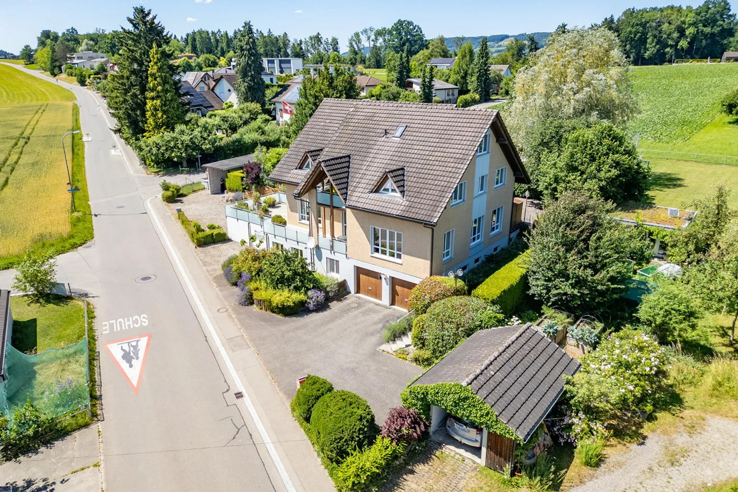 Gepflegtes Mehrfamilienhaus mit schönem Umschwung - Foto 4 von 28
