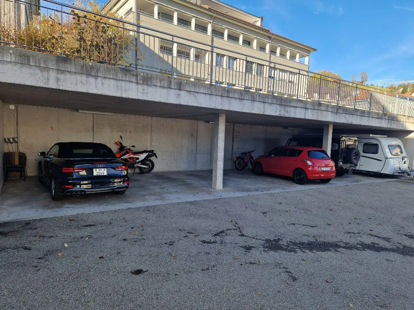 Outdoor parking space for rent - Photo 4 of 6