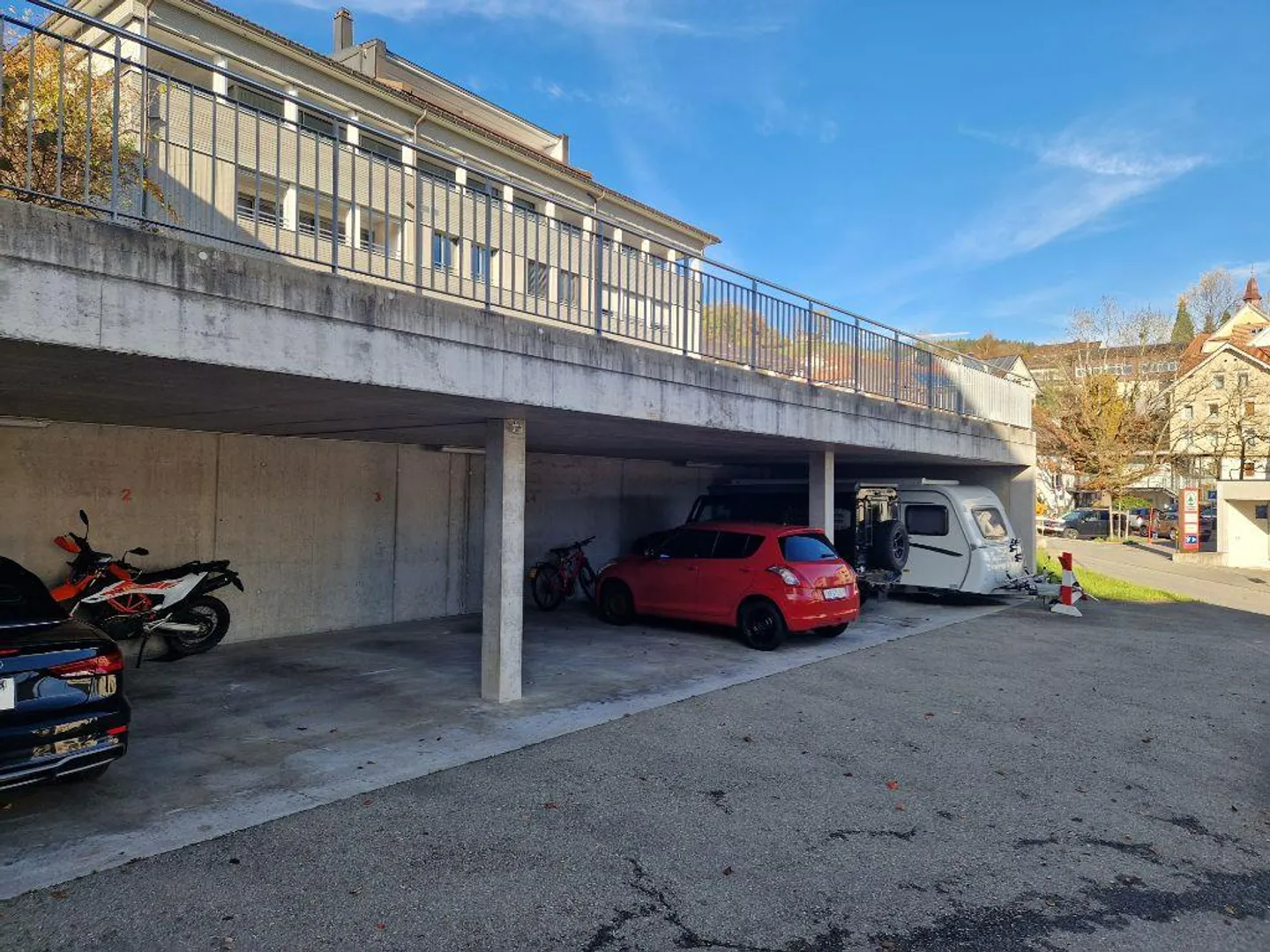 Outdoor parking space for rent - Photo 5 of 6