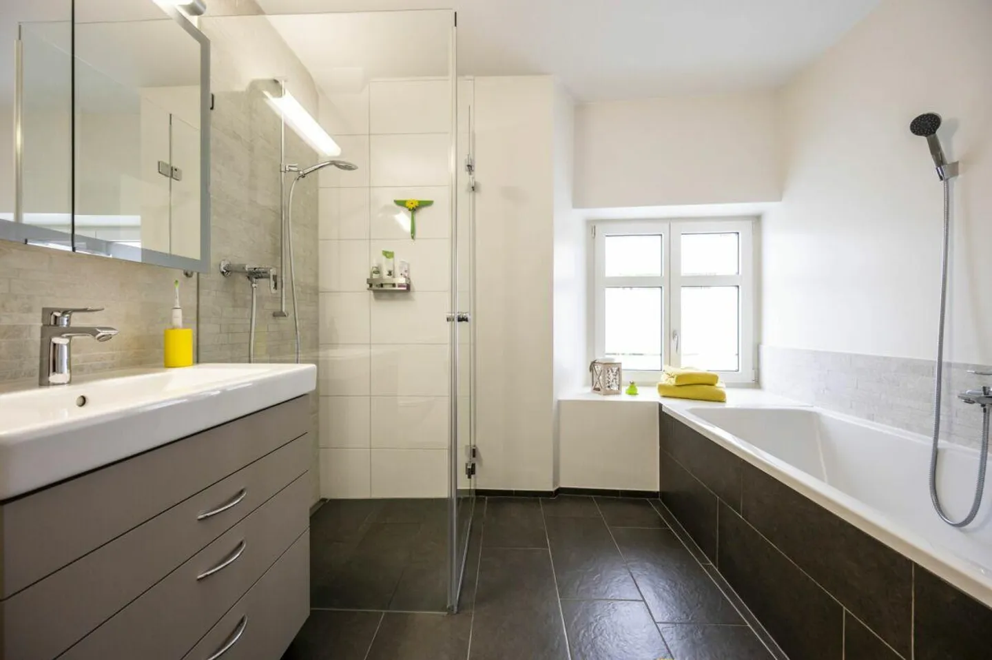 Maison multifamiliale avec réserve d'extension et de terrain à bâtir - Photo 5 sur 15