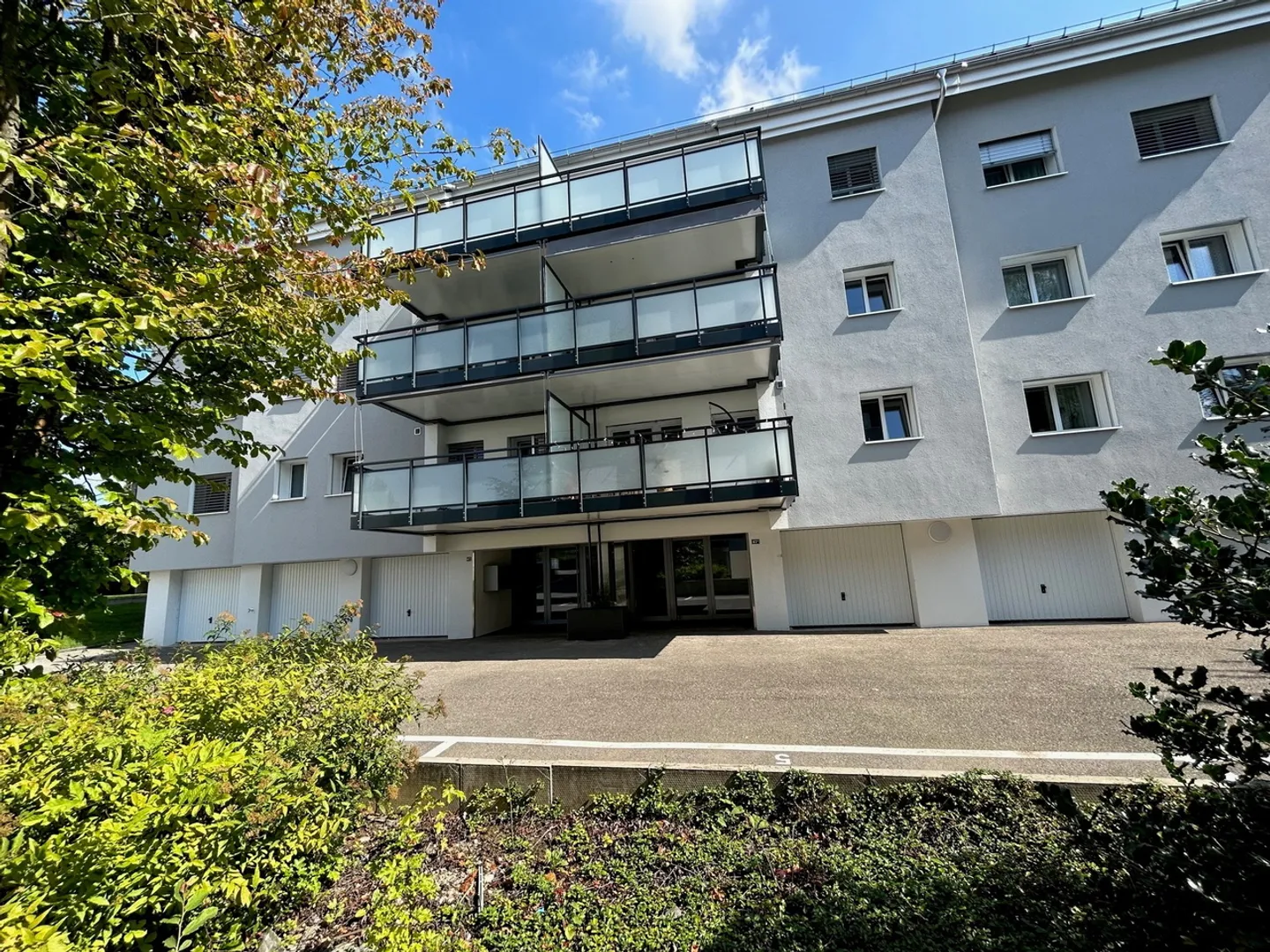 Charmante Wohnung in Oberwil - Foto 1 von 9
