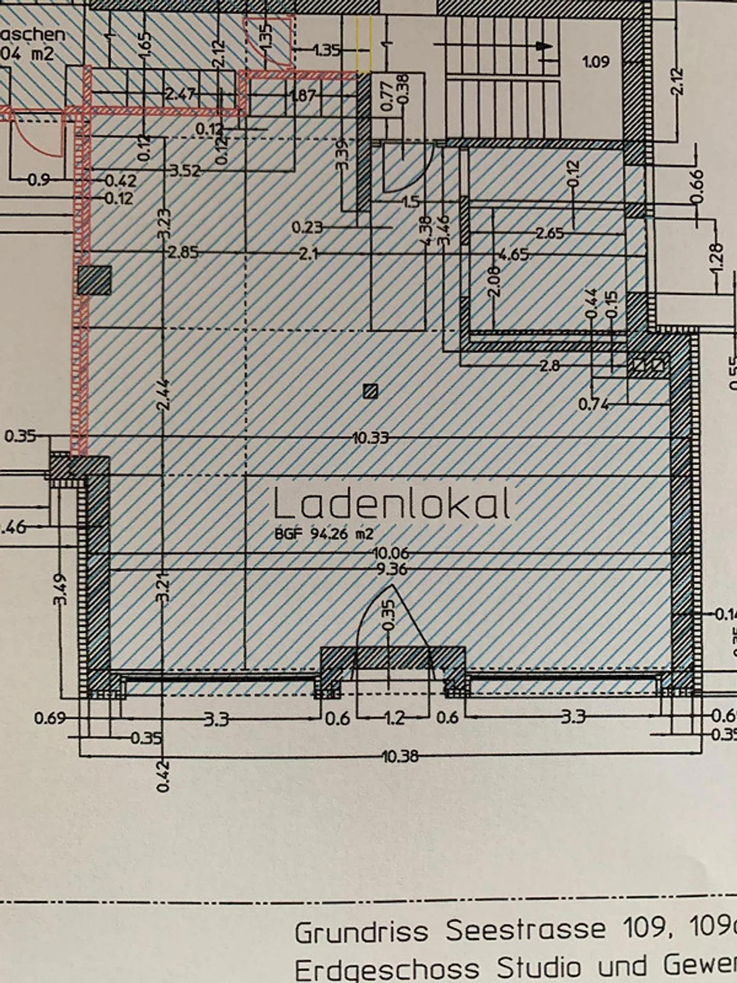 Modernes, helles Büro mit grossen Schaufenstern - Foto 6 von 6