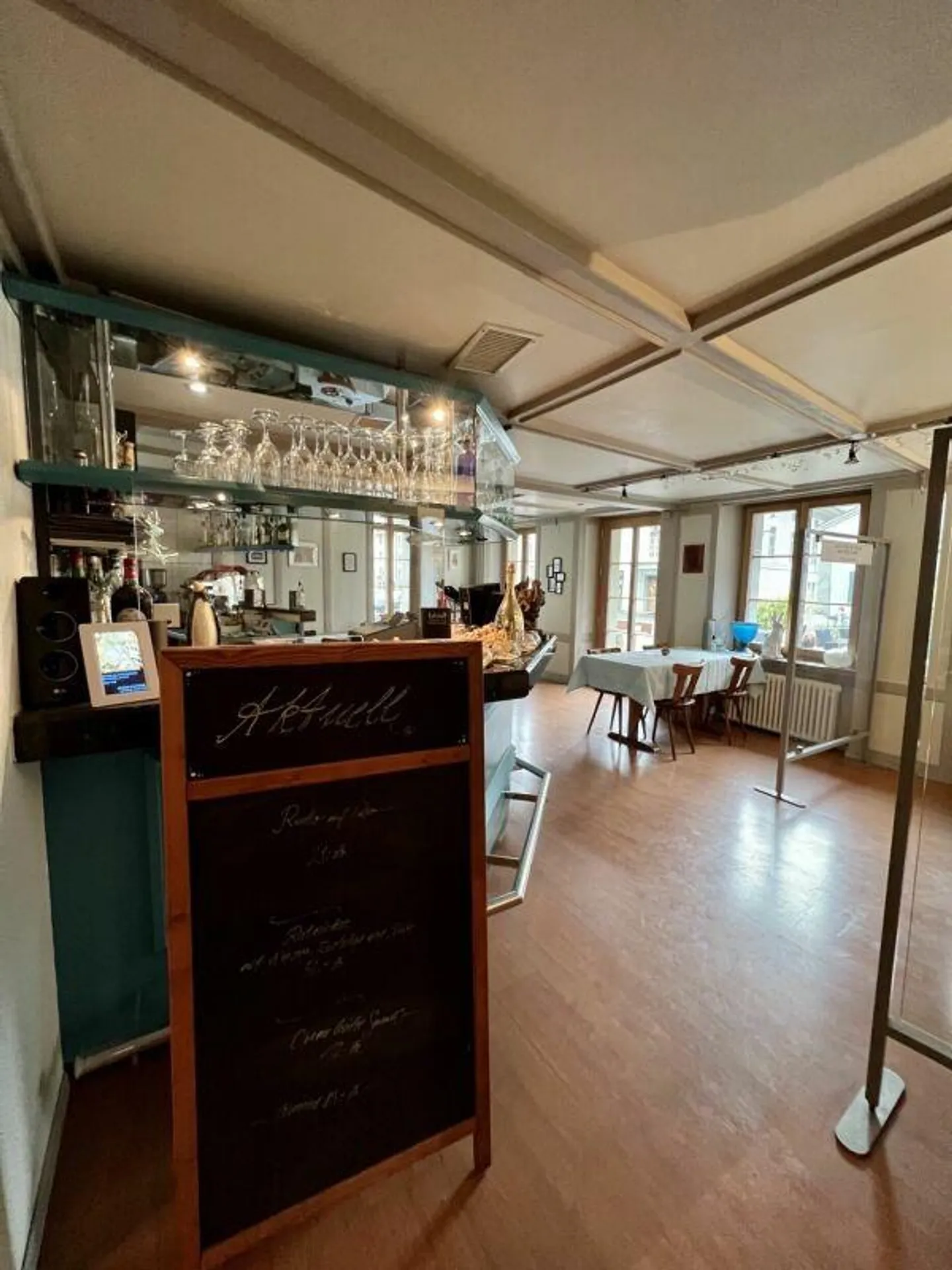 Ristorante EG e 1° piano con posti a sedere all'aperto - Foto 4 di 8
