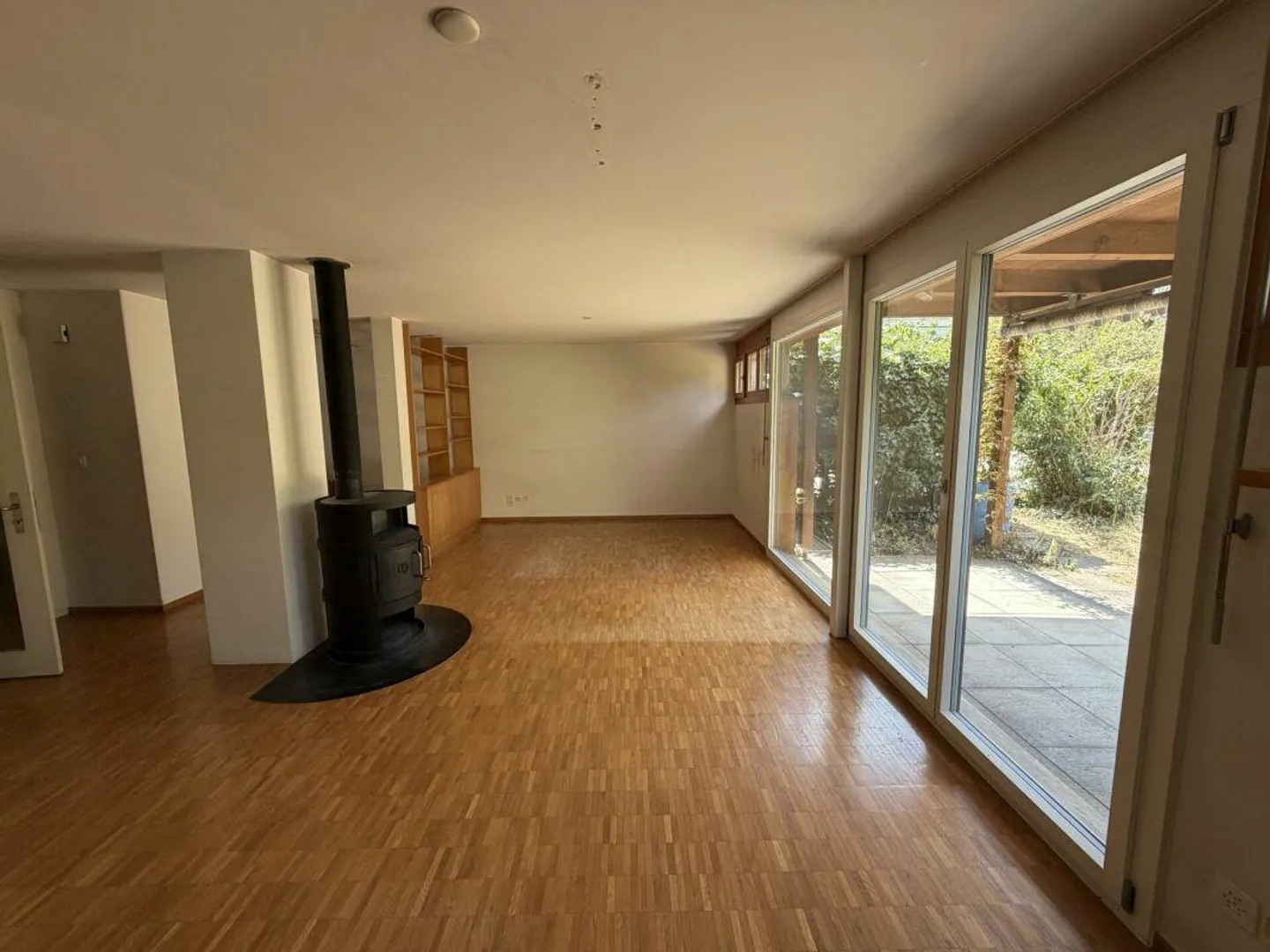 Row corner single-family house with separate garage box in a quiet and sunny village location - Photo 4 of 8