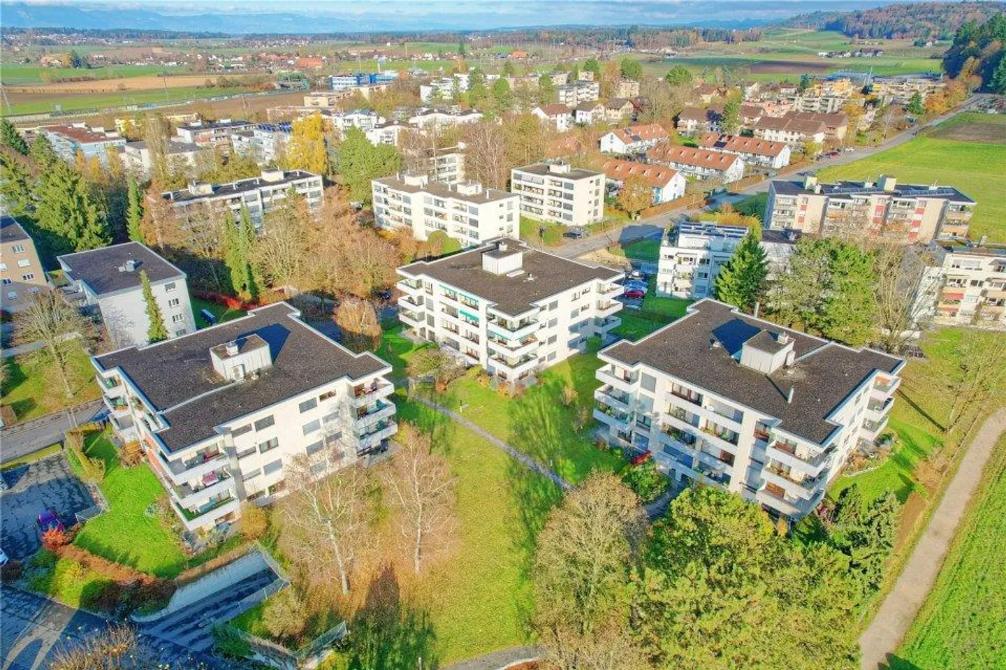Appartamento di 4 stanze al 3° piano con ascensore e balcone d'angolo vetrato - Foto 4 di 13