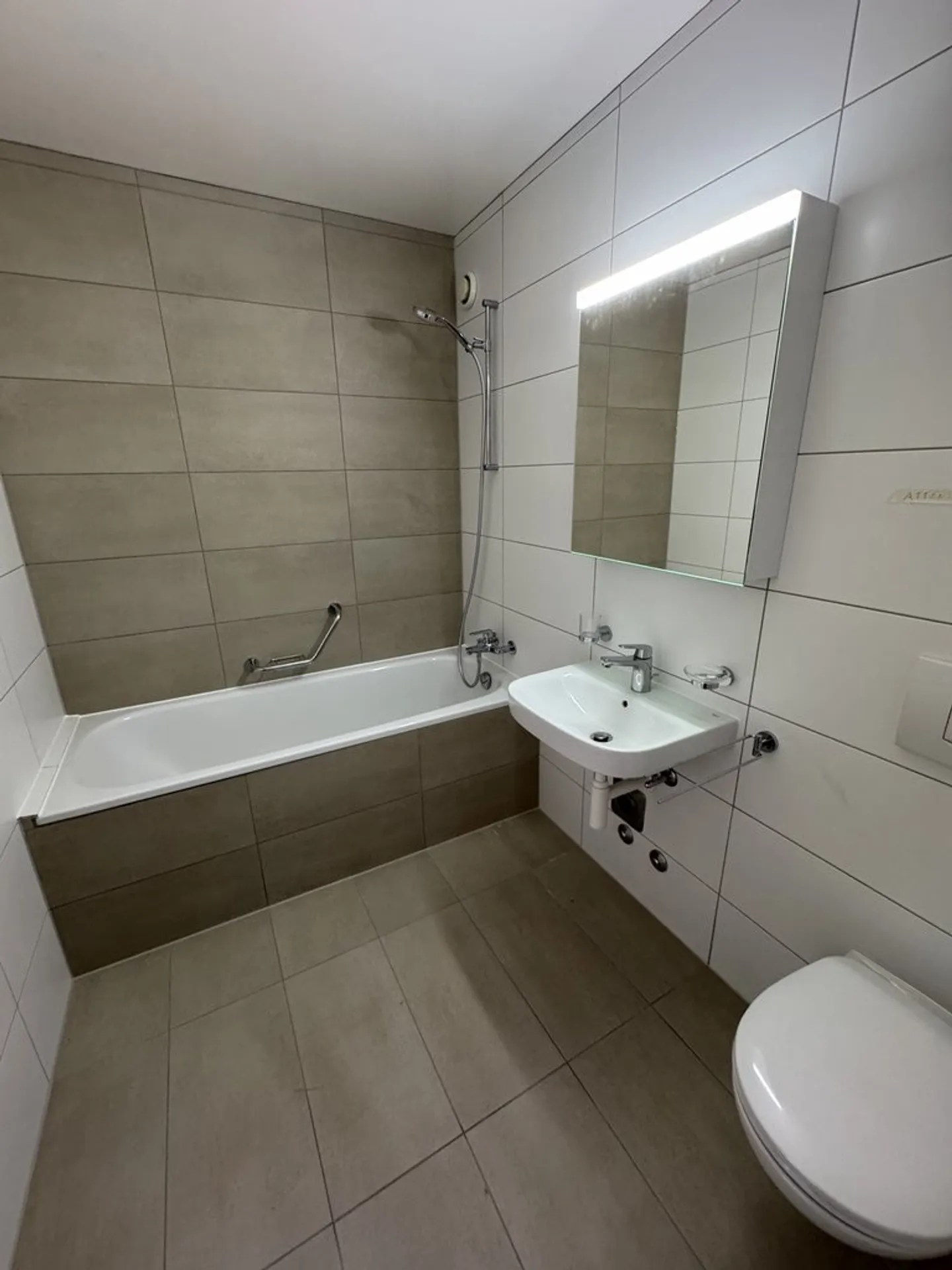 PREMIER LOYER NET OFFERT ! - Photo 3 sur 6