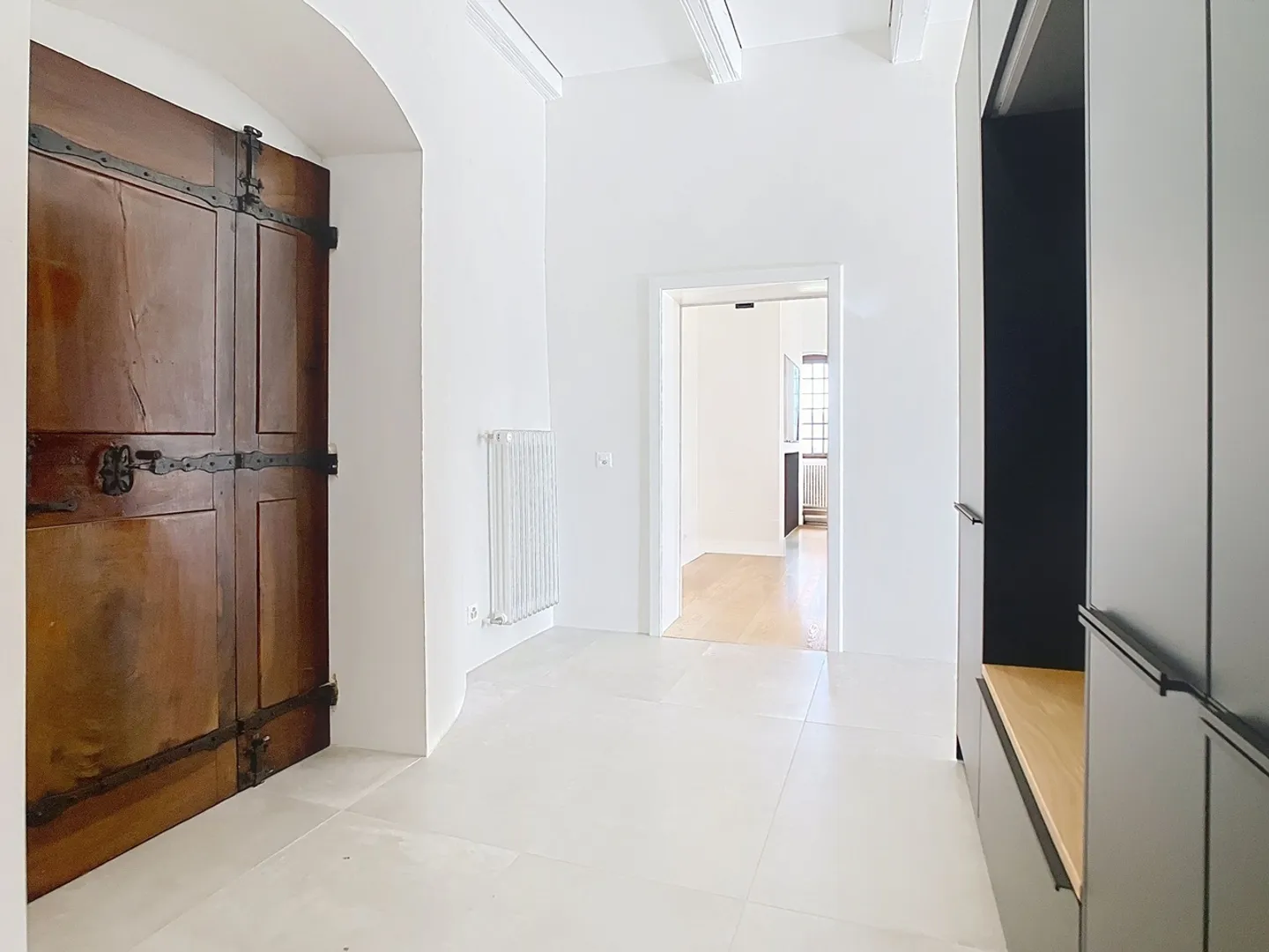 Stunning apartment with garden and view - Photo 3 of 17