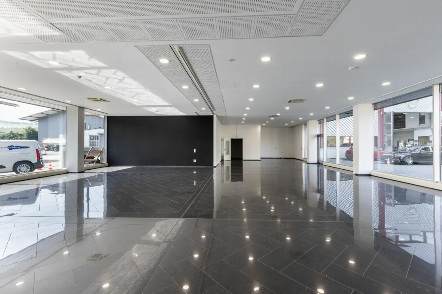 Showroom an bester Lage - 368 m² Erdgeschossfläche zu vermieten - Foto 3 von 8