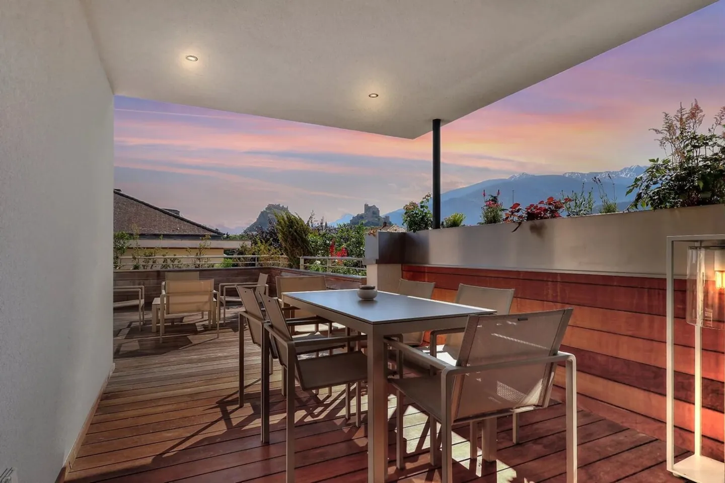Prestigioso duplex attico con vista sui castelli - Foto 1 di 7