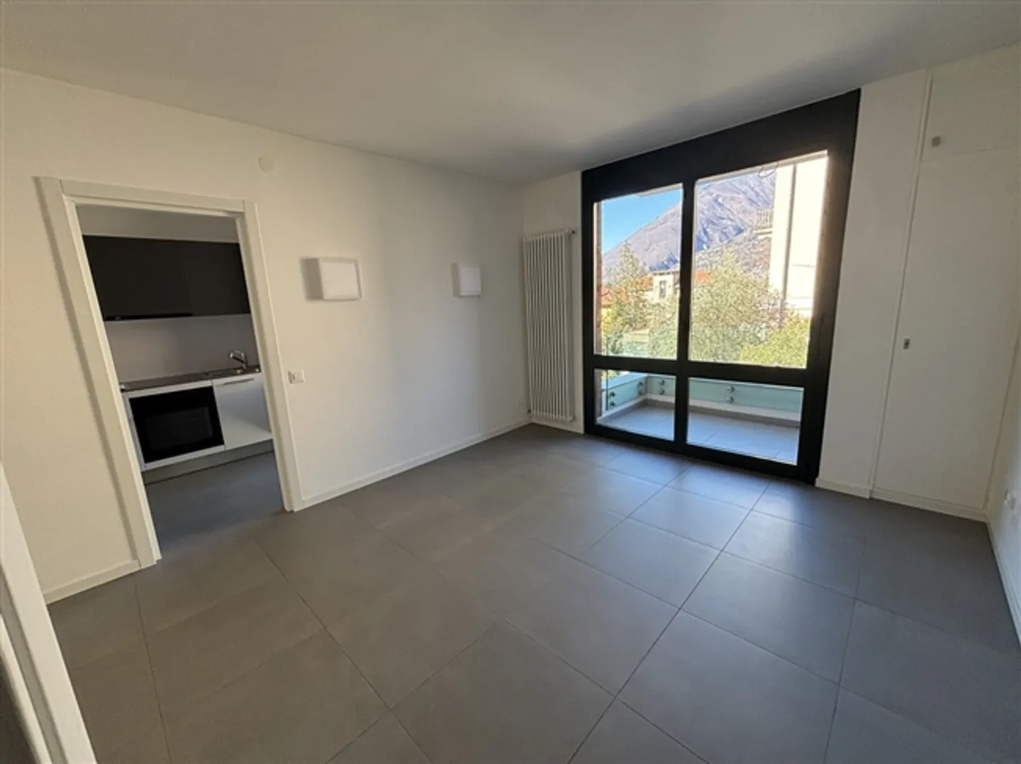 BRIGHT 2.5-ROOM APARTMENT FOR RENT IN A RECENTLY RENOVATED BUILDING - Photo 3 of 10