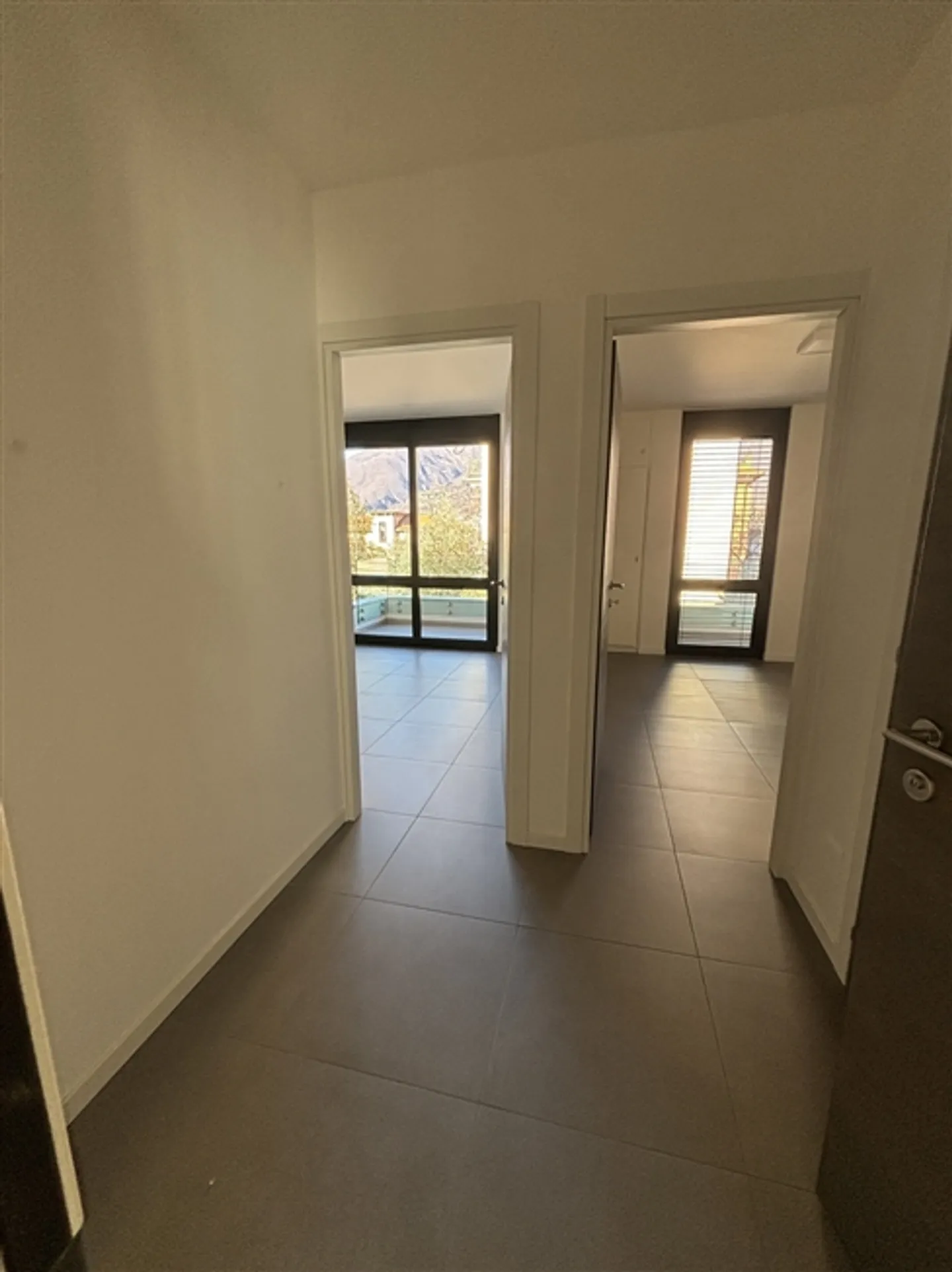 BRIGHT 2.5-ROOM APARTMENT FOR RENT IN A RECENTLY RENOVATED BUILDING - Photo 5 of 10