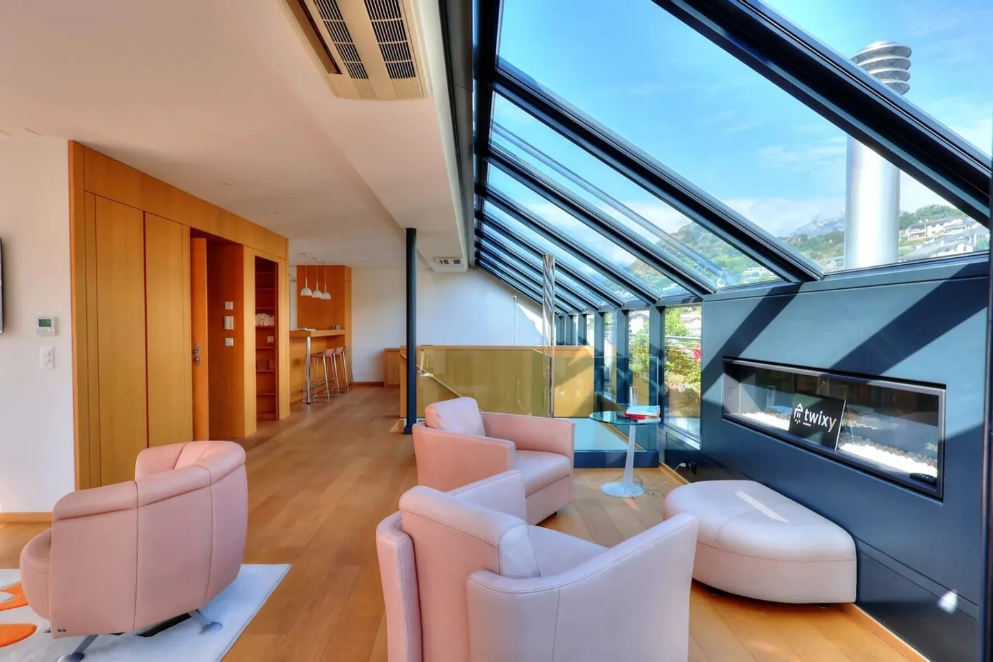 Prestigioso duplex attico con vista sui castelli - Foto 3 di 7