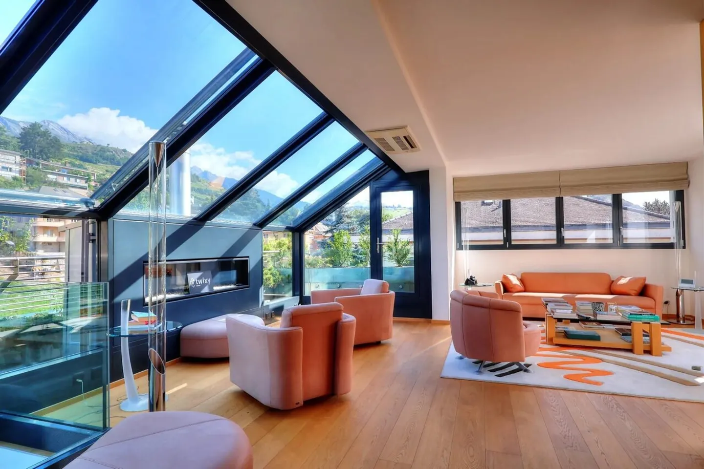 Prestigioso duplex attico con vista sui castelli - Foto 4 di 7