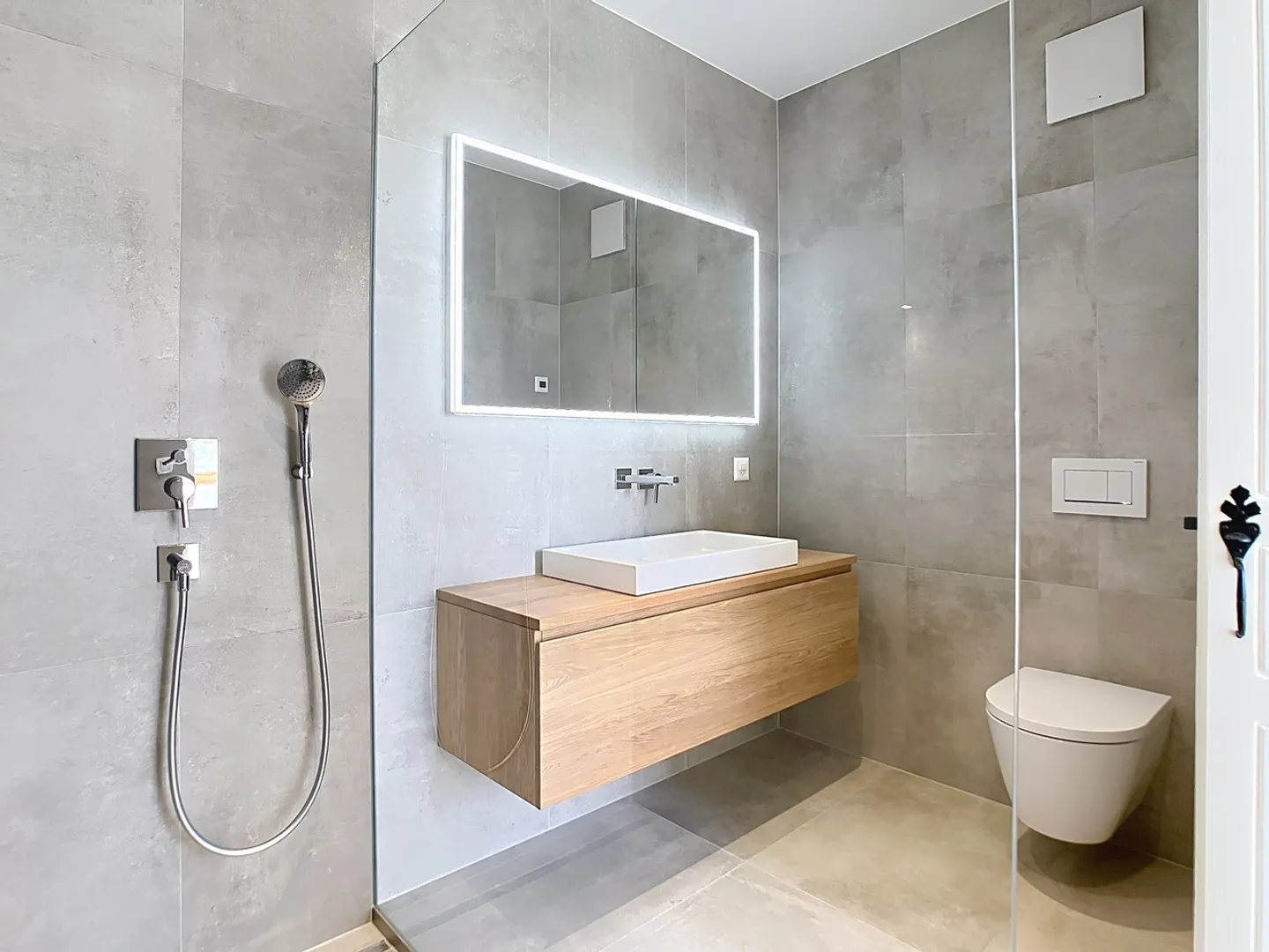 Stunning apartment with garden and view - Photo 16 of 17