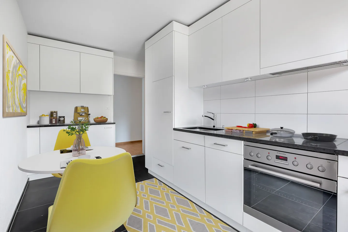 Spacious Apartment with Balcony - Photo 4 of 5