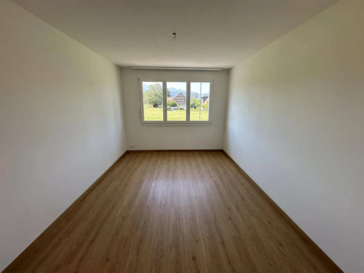 Vivre au calme avec charme - Appartement attrayant de 4,5 pièces - Photo 9 sur 12
