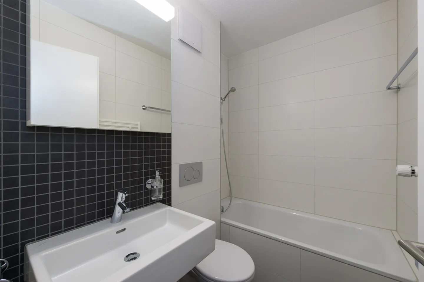 Spacious Apartment with Balcony - Photo 5 of 5