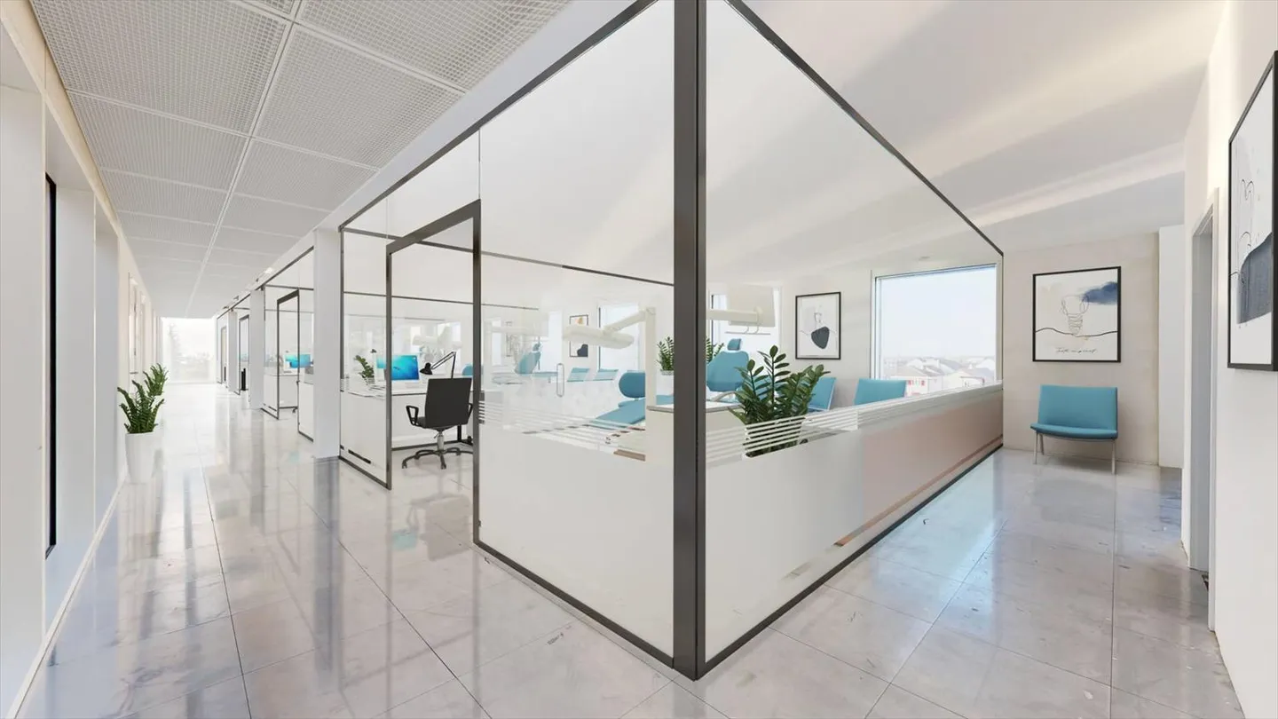Bureaux au sein d'un immeuble administratif et commercial - Photo 3 sur 4