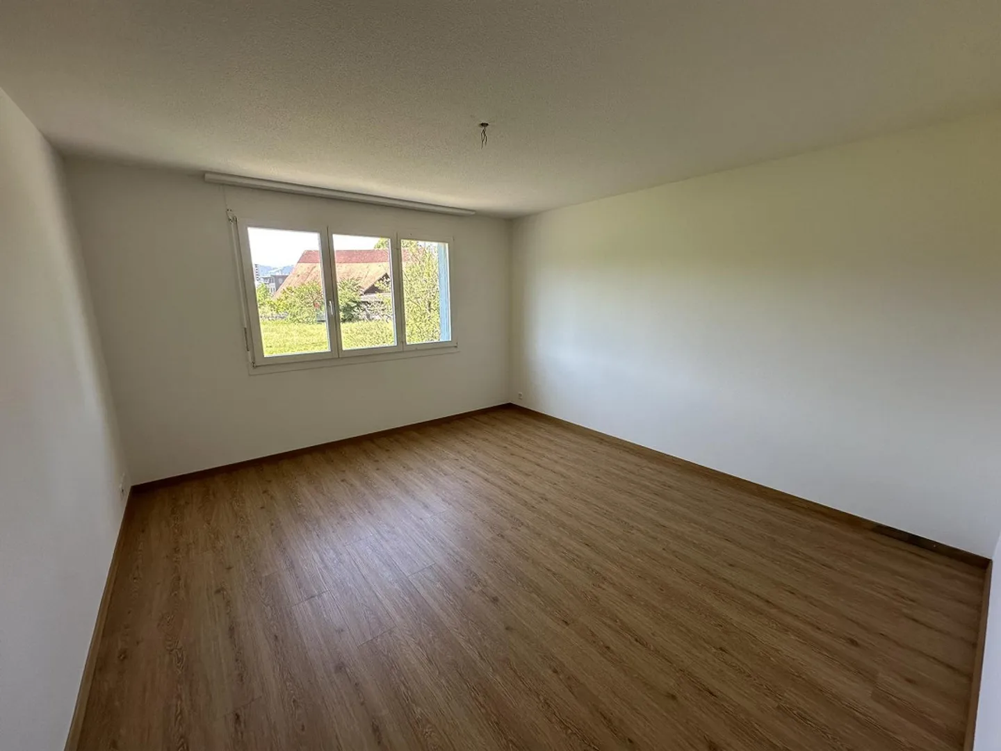 Vivre au calme avec charme - Appartement attrayant de 4,5 pièces - Photo 10 sur 12
