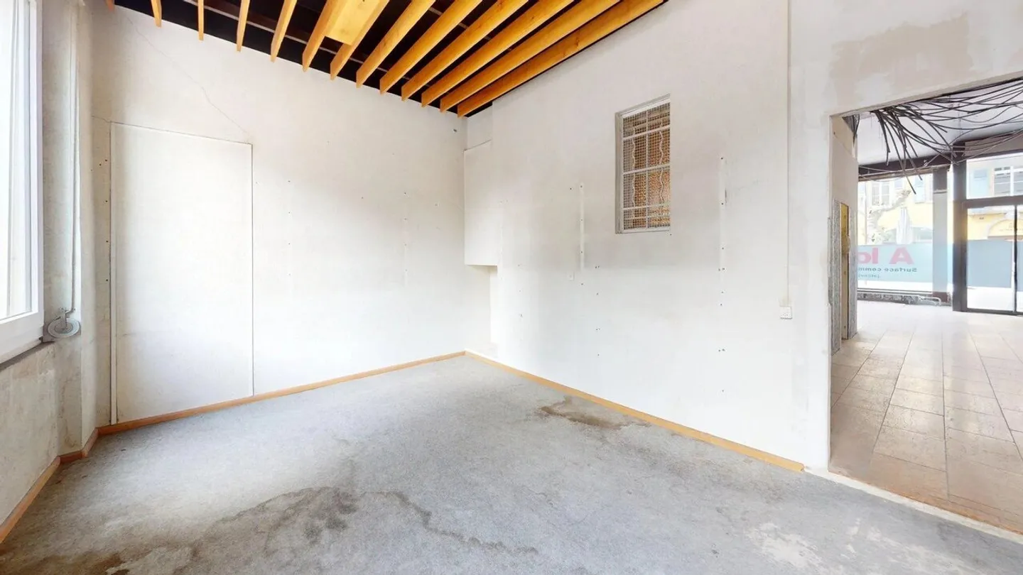 ZU VERMIETEN? GEWERBLICHE FLÄCHE VON 163 M² IM HERZEN VON SIERRE - Foto 7 von 9