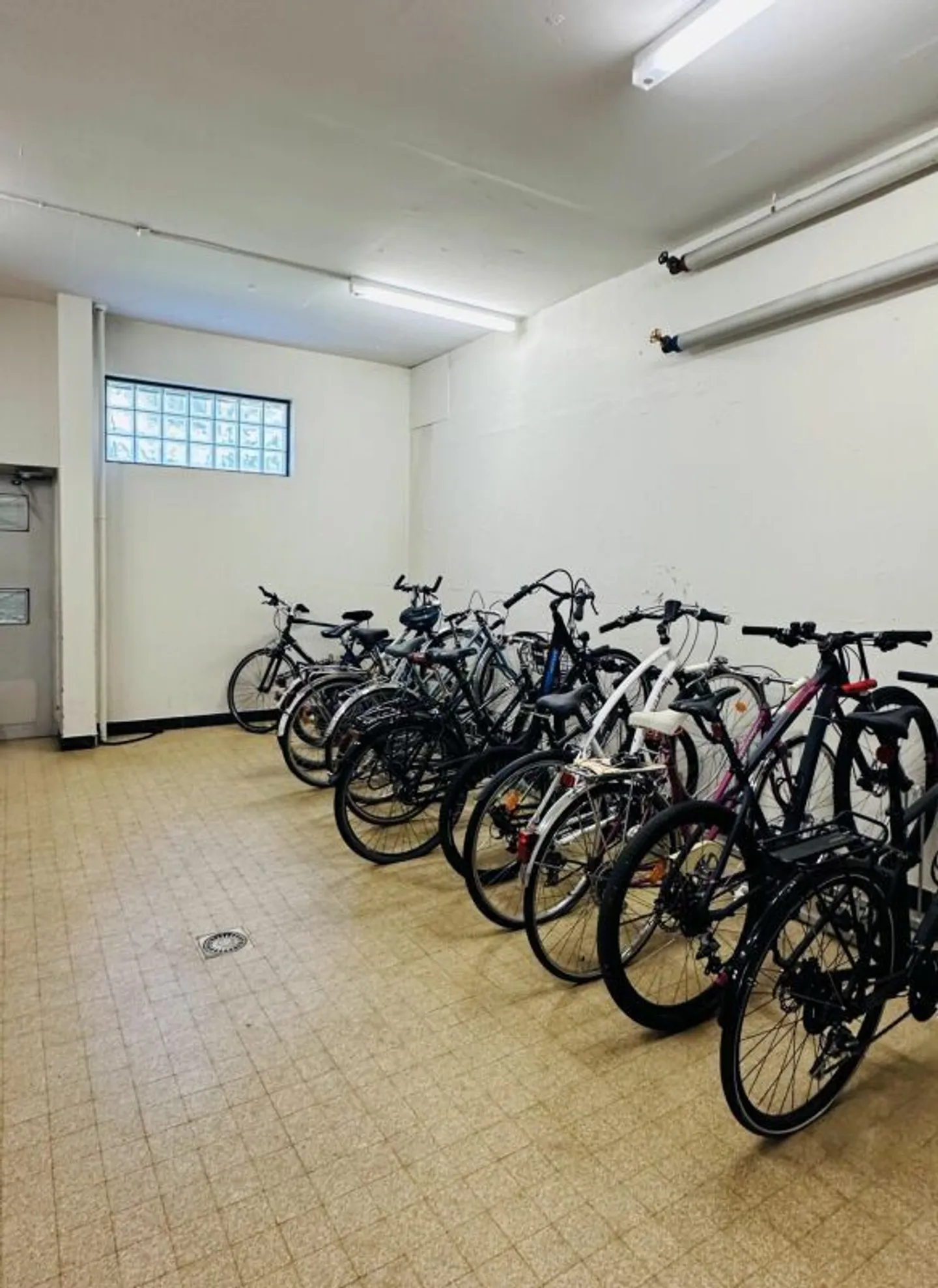 Bel Appartement 7 Pièces à Genève - Photo 30 sur 32