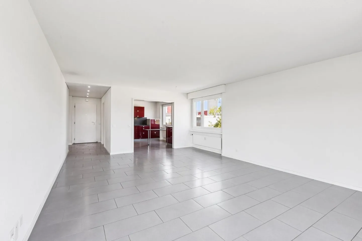 Appartement 4.5 pièces entièrement rénové avec balcon spacieux et vue... - Photo 2 sur 7